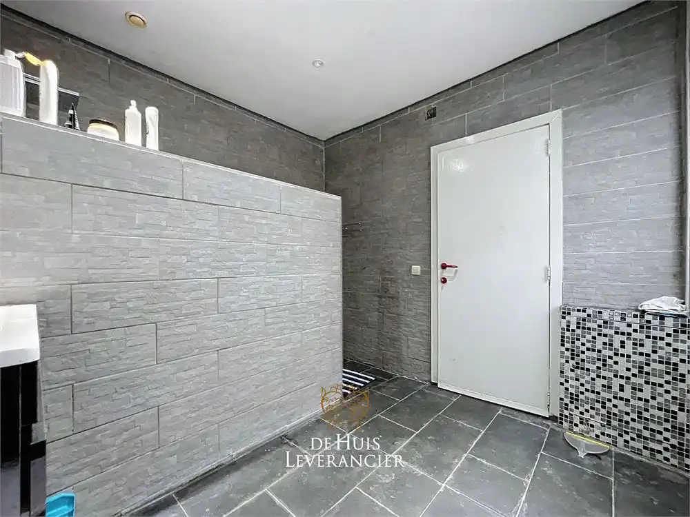 RUIME woning te koop (8 slpks, 2 badk) die ook perfect als tweewoonst kan dienen foto 29