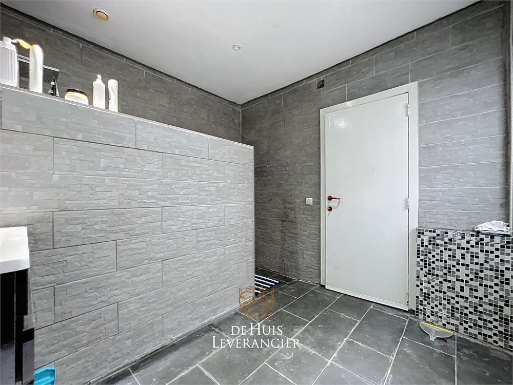 RUIME woning te koop (8 slpks, 2 badk) die ook perfect als tweewoonst kan dienen foto 29