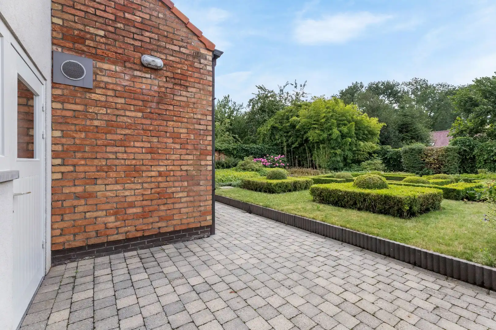 Centraal gelegen handels(woning) met garage op 369m² in Merkem! foto 11