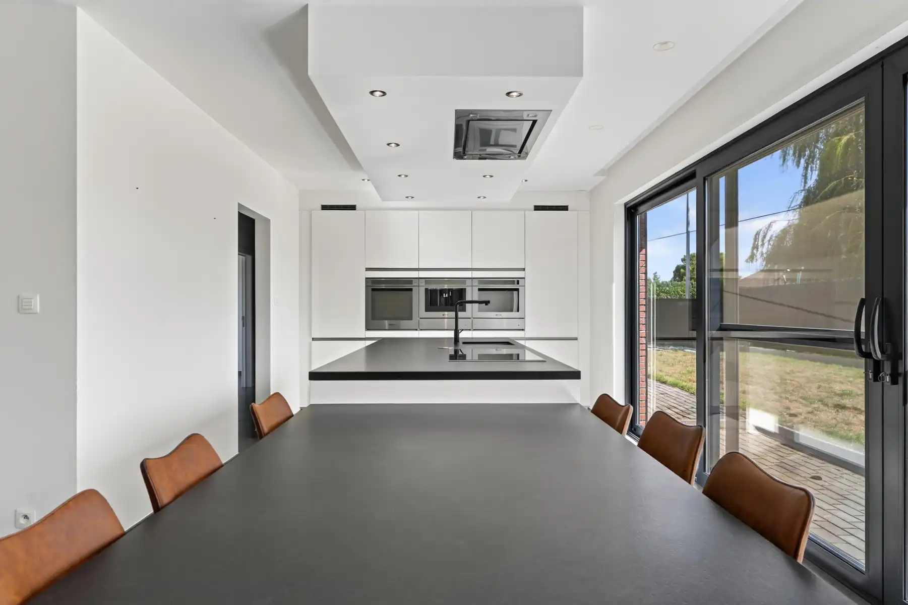 Instapklare, volledig gerenoveerde woning met 3 slaapkamers in een rustige omgeving foto 5