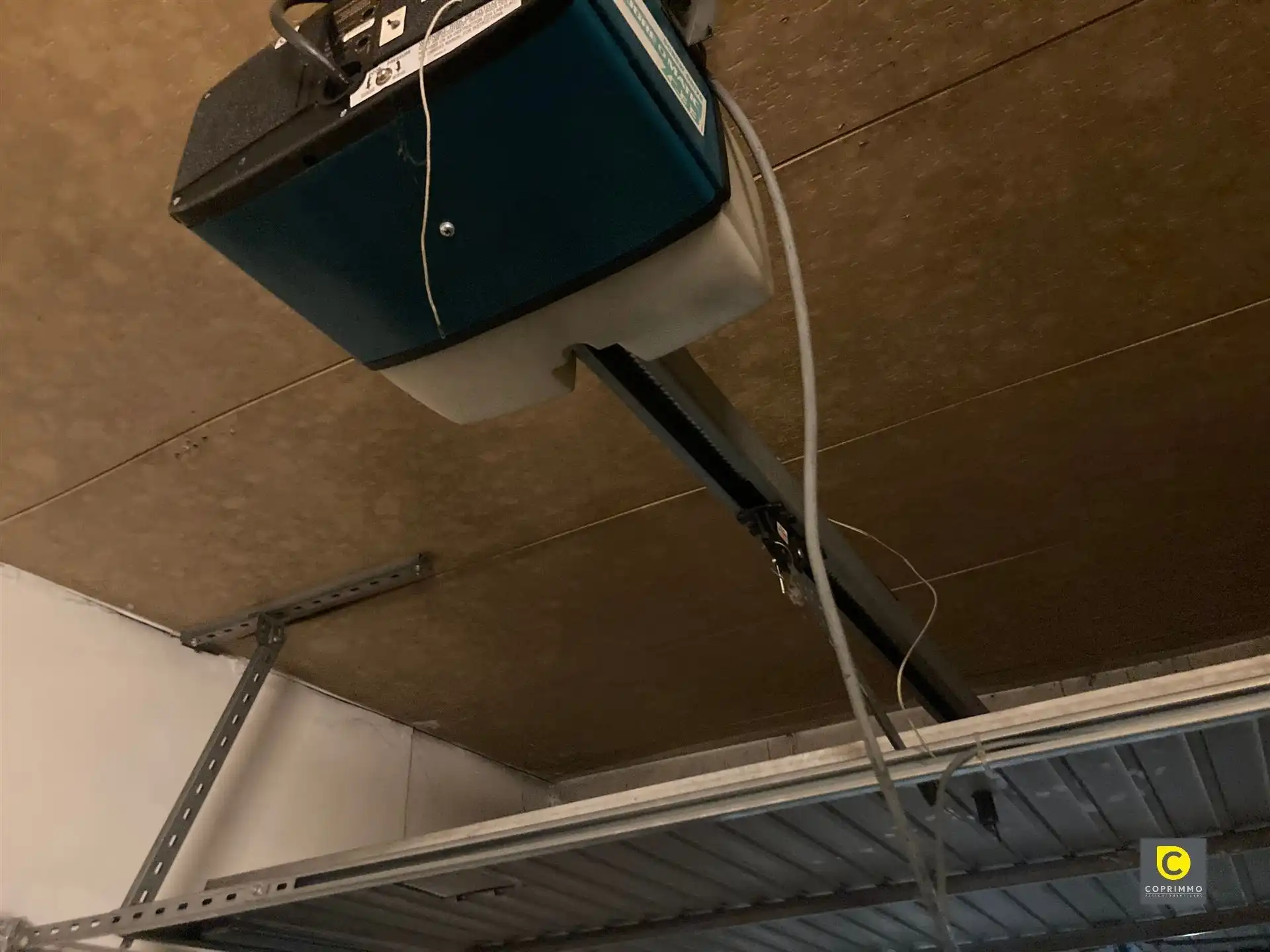 Ruime ondergrondse garagebox met elektrische poort! foto 4