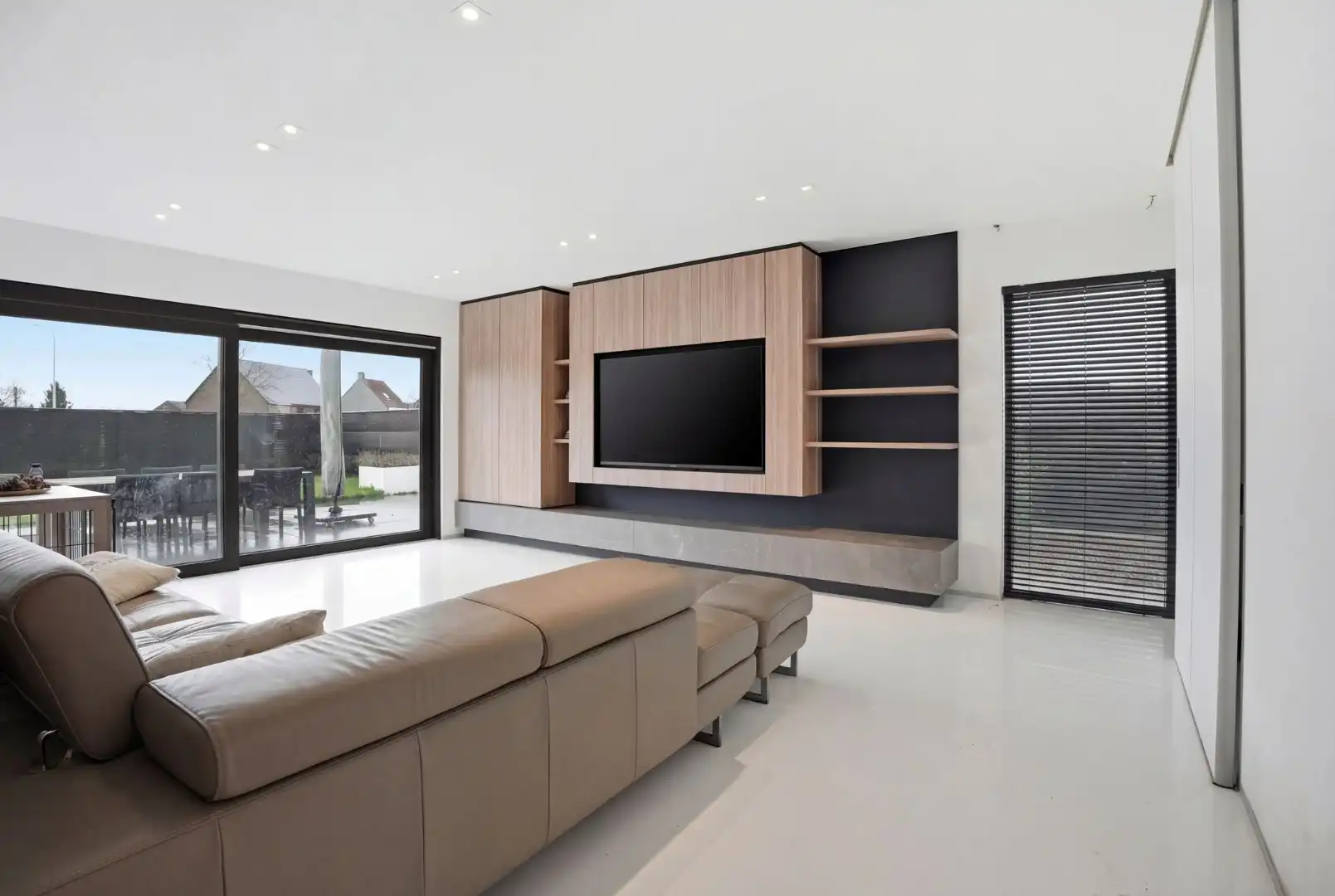 Alleenstaande woning (BJ2016) op 663m² met inpandige garage, 4 slks en 2 badkamers te Kuurne. foto 4