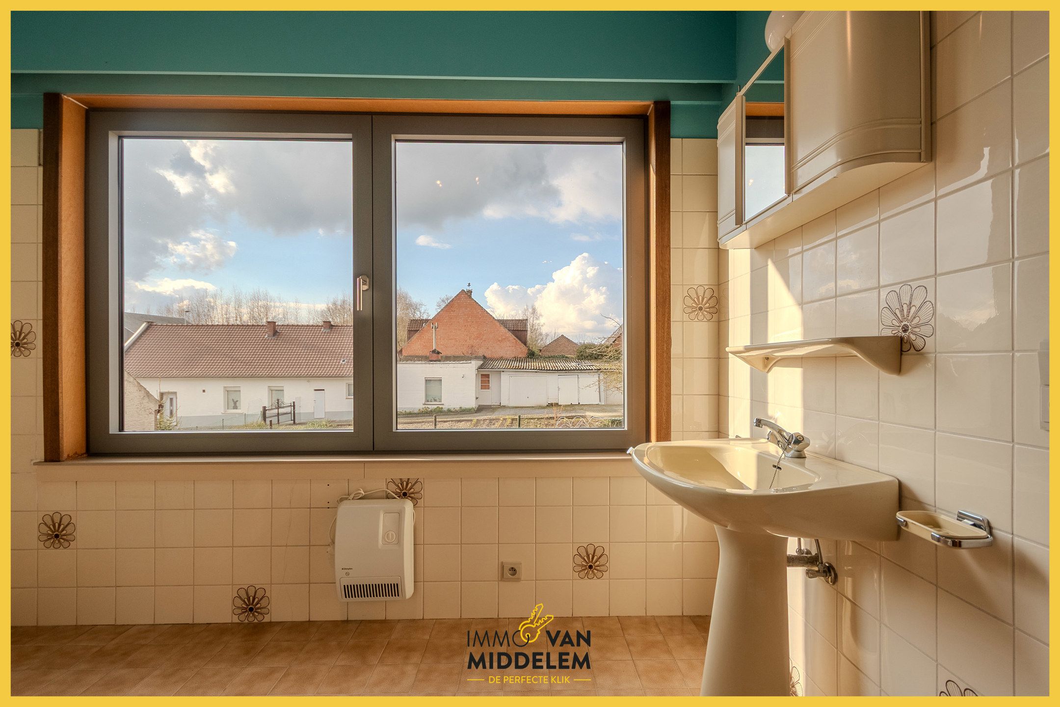 LICHTRIJK EN RUIM APPARTEMENT MET 2 KAMERS & GARAGE  foto 10