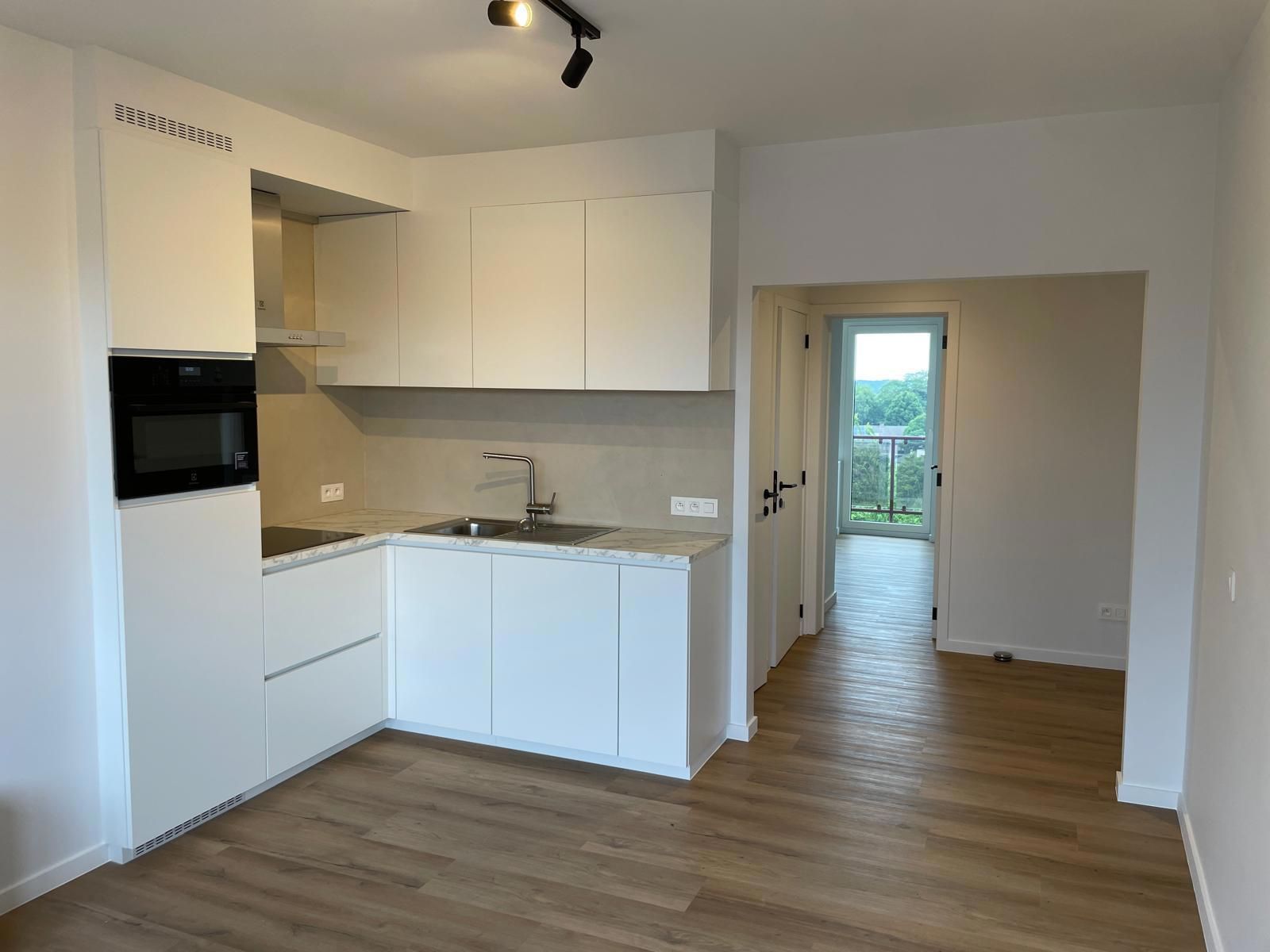 Super leuk volledig gerenoveerd appartement 1 slpk te Tienen foto 2