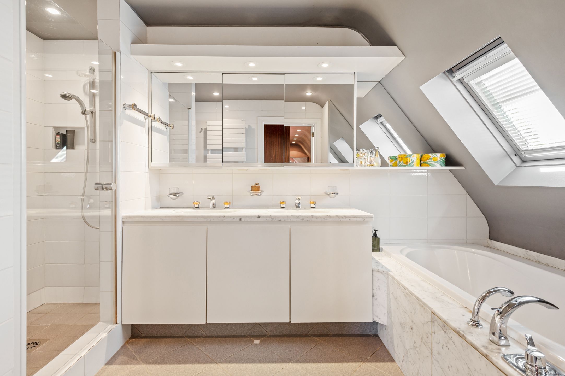 Heel ruime woning met mooie tuin op toplocatie! foto 12