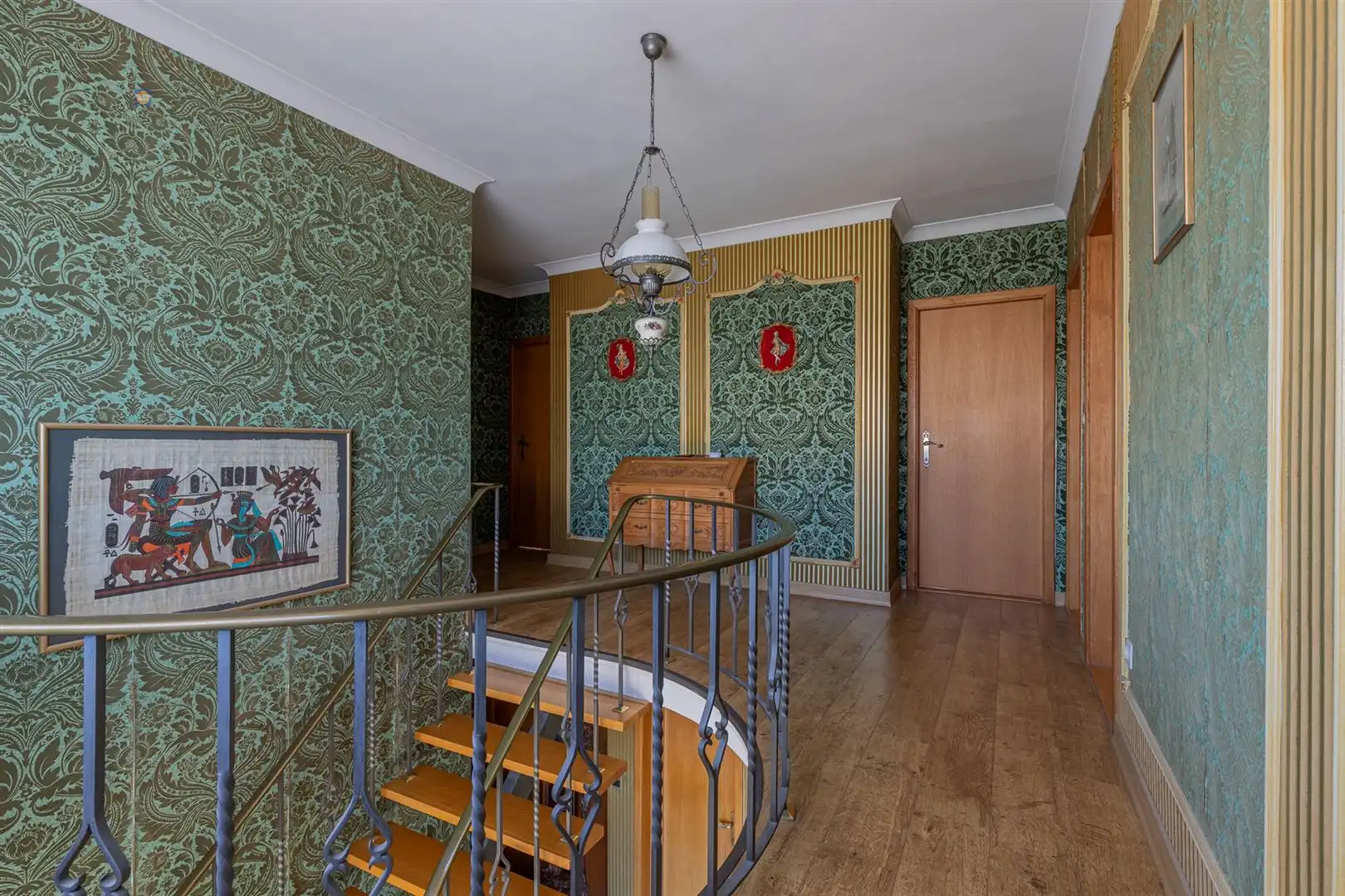 Karaktervolle villa met bijgebouw en ruime parking foto 7