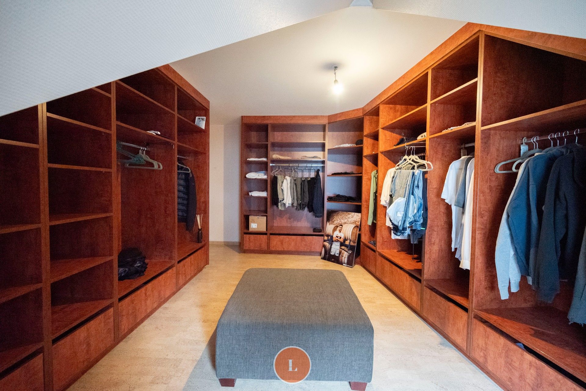 Handelspand met instapklaar zeer ruim duplexappartement. foto 7