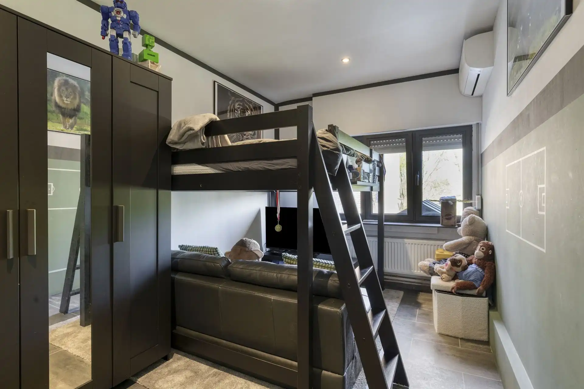 Ruime woning met handelsruimte(57m²)en opslagruimte(462m²). foto 17