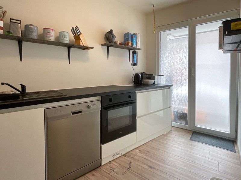 Gunstig gelegen appartement met twee slaapkamers, terras, tuin en autostaanplaats foto 4