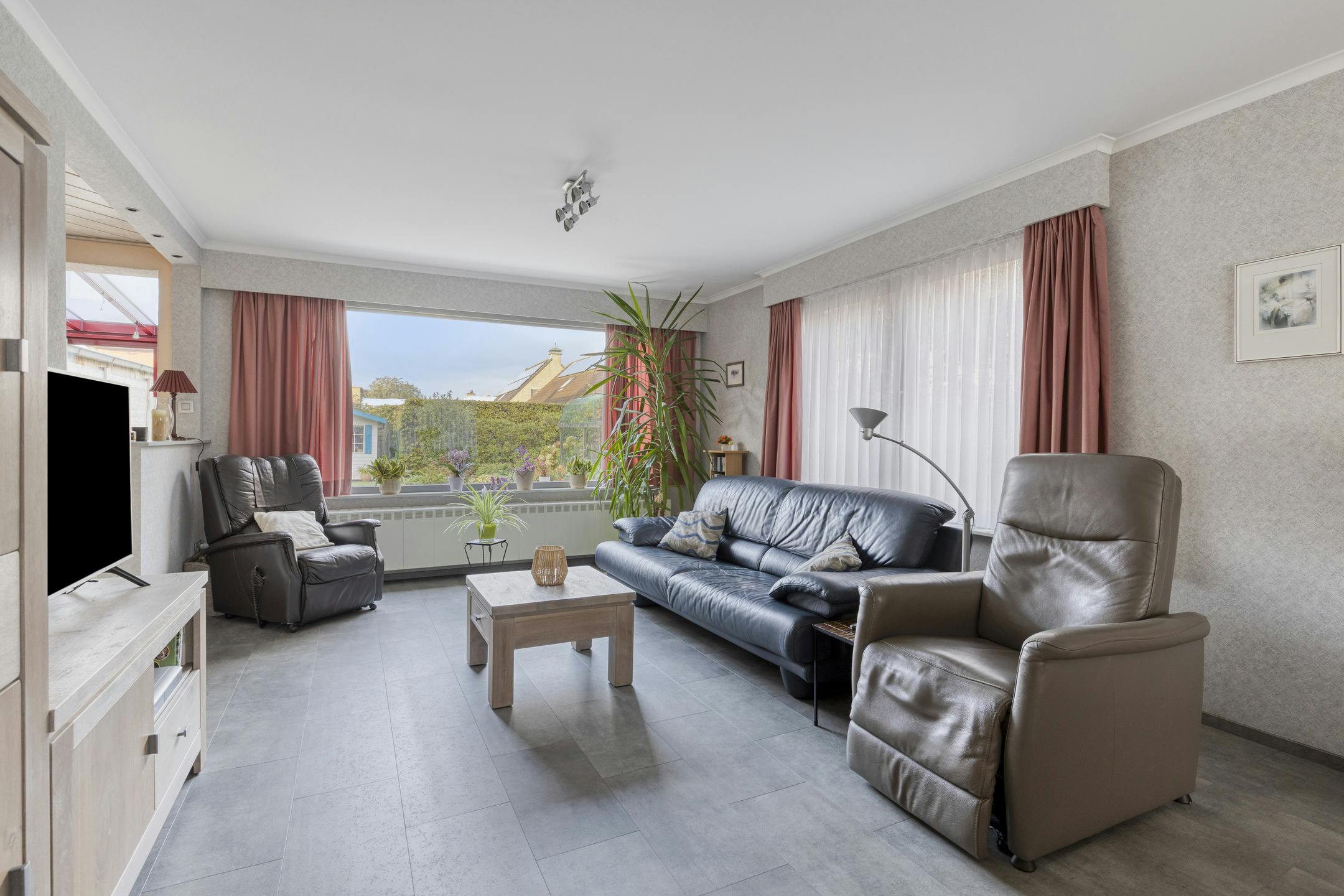 Ruime verzorgde gezinswoning in centrum Beveren foto 4