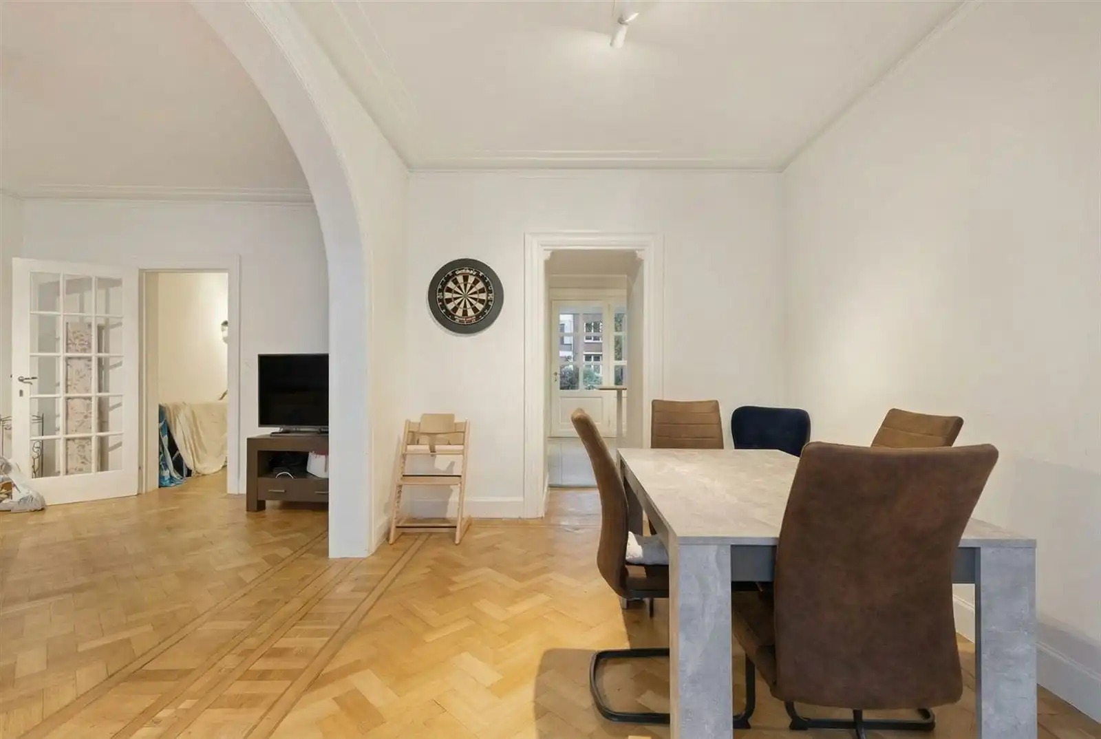 Berchem – Charmant 2-slaapkamerappartement in prachtige art-deco woning

 foto 4