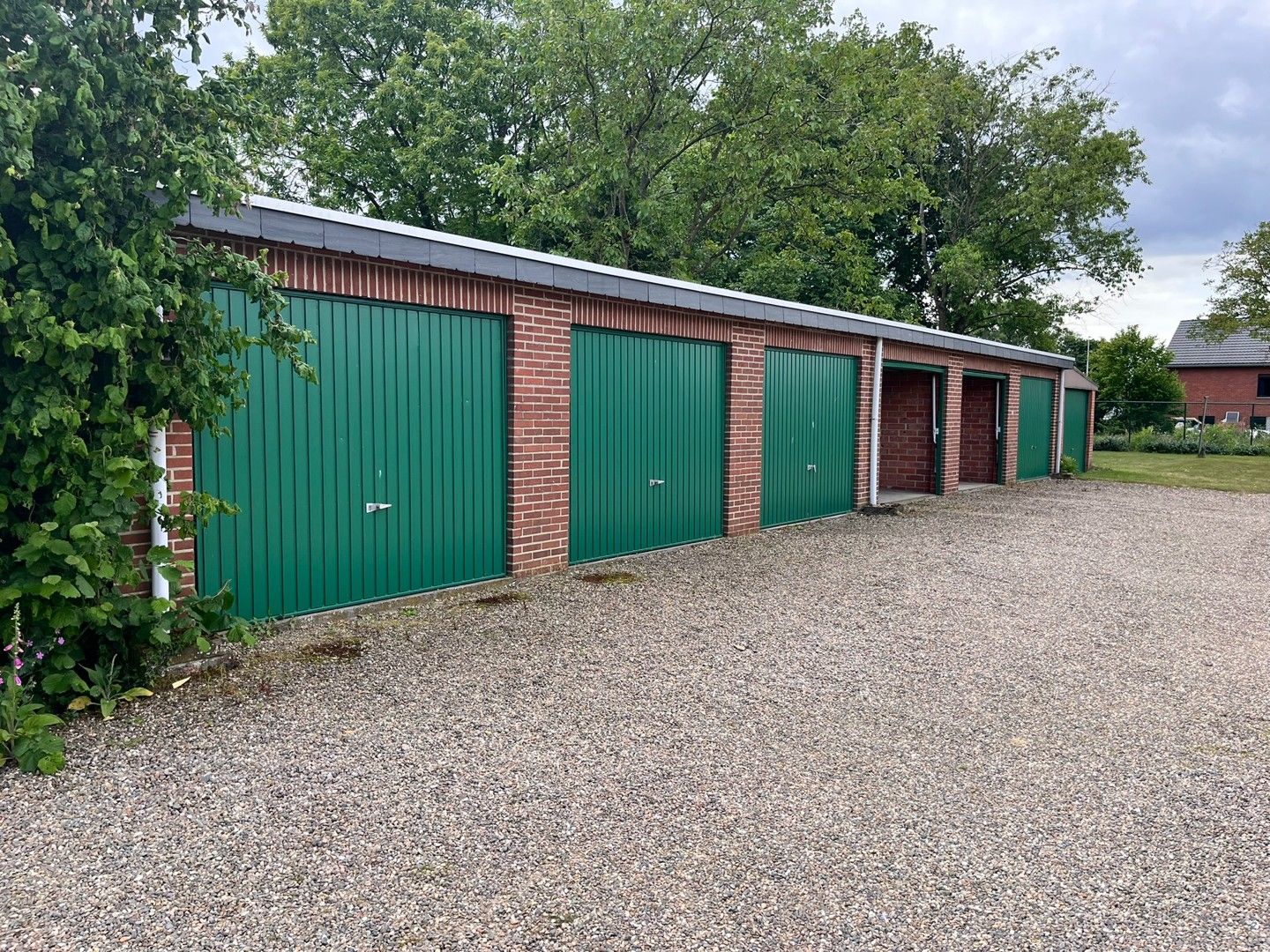 Gelijkvloers appartement met 2 slaapkamers, kelderberging en garage foto 3