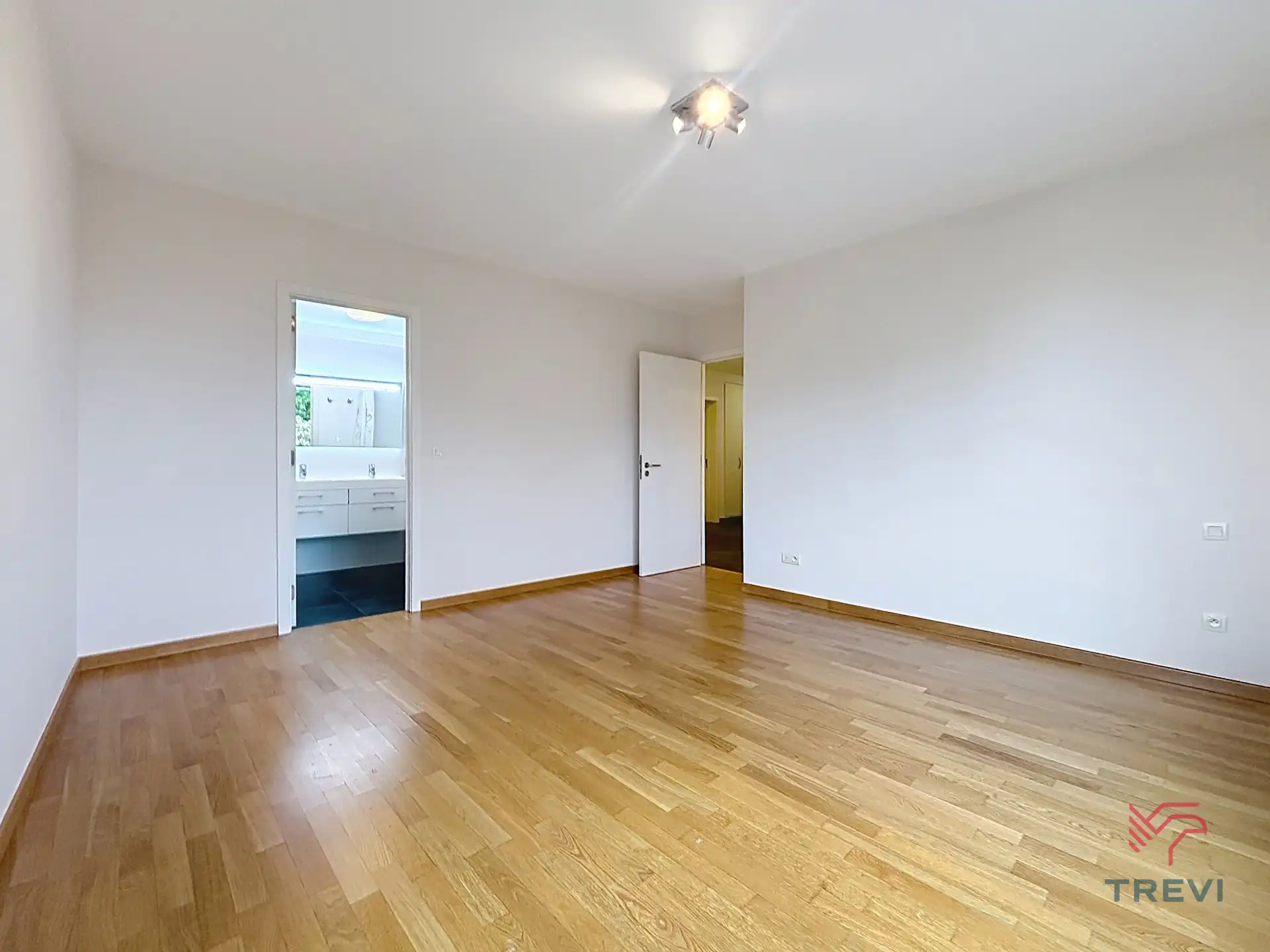 Mooi appartement met 2 slaapkamers + parkeerplaats foto 9