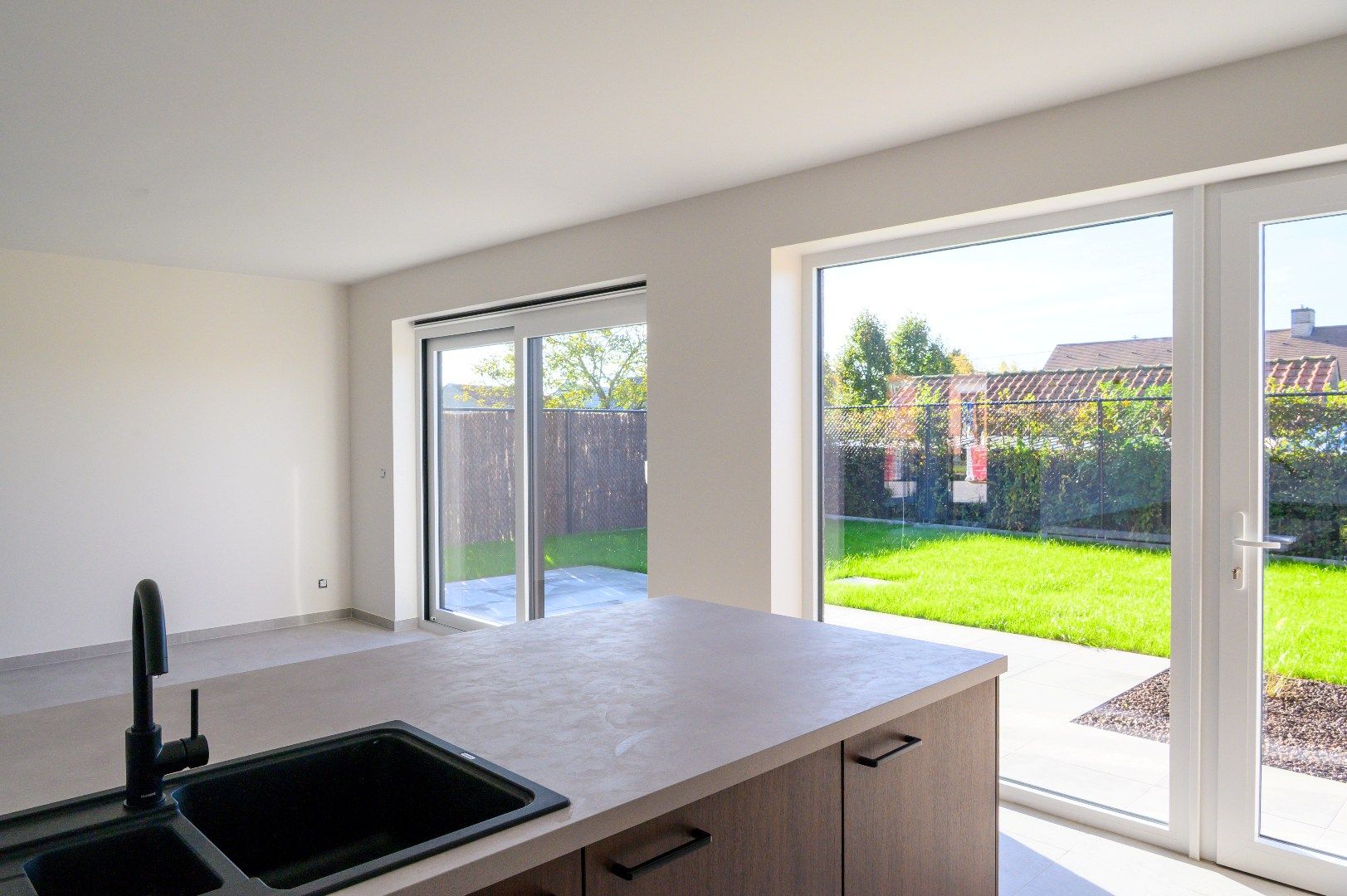 INSTAPKLARE NIEUWBOUWWONING MET 3 SLPKS | GARAGE EN TUIN foto 5