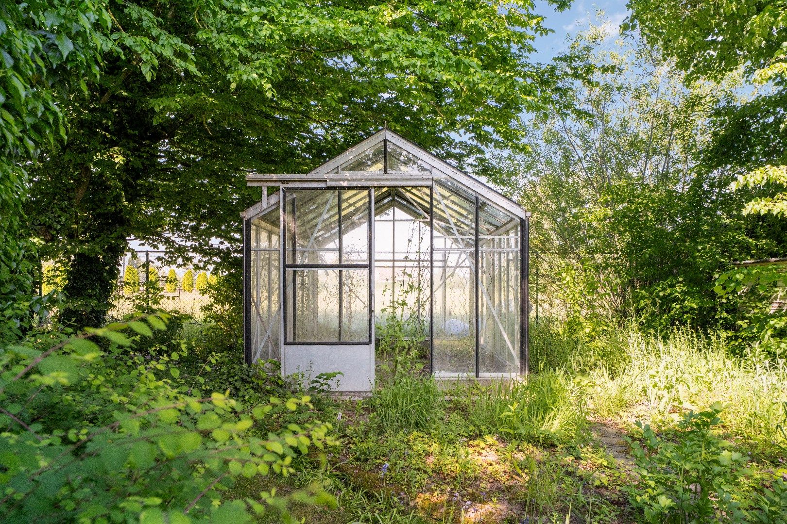 VERRASSEND RUIME ALLEENSTAANDE WONING OP 1.298 m² foto 24