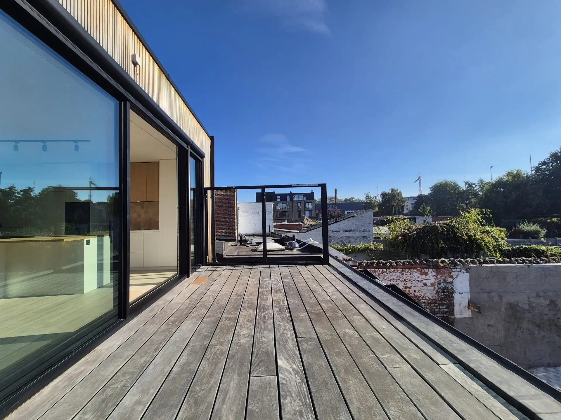 Ruime en luxueus afgewerkte duplex met 4 slaapkamers, terras en tuin. foto 8