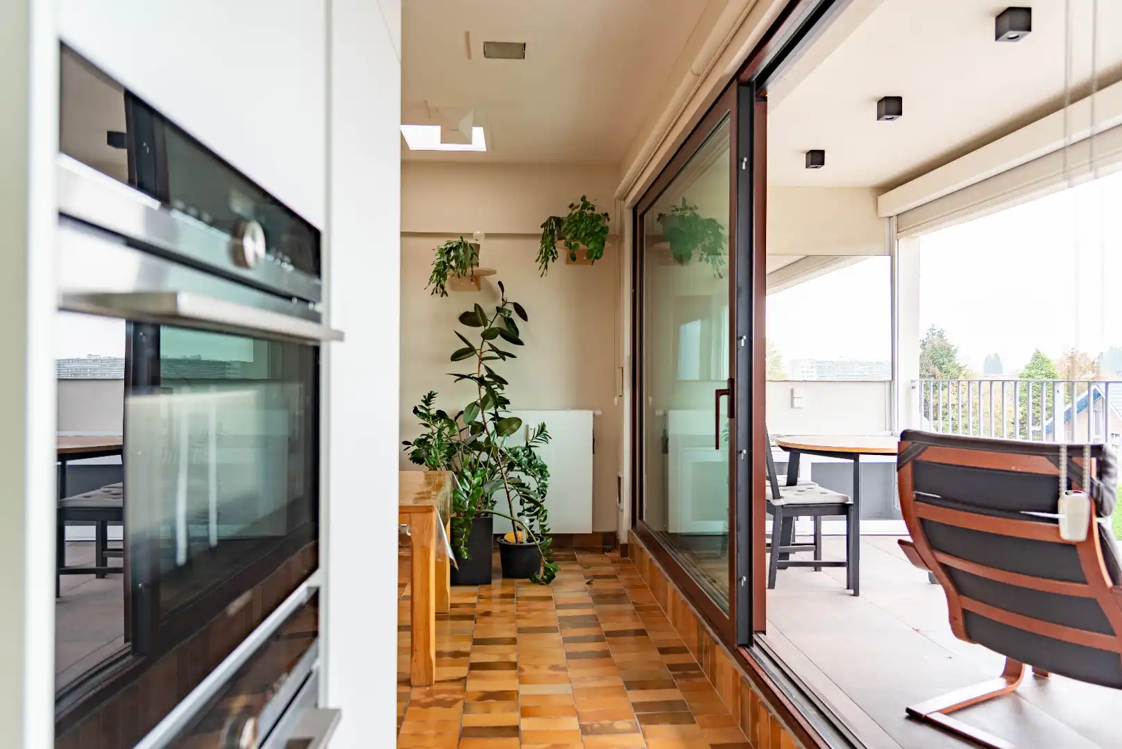 Gemeubeld 2-slaapkamerhoekappartement met groot terra foto 7