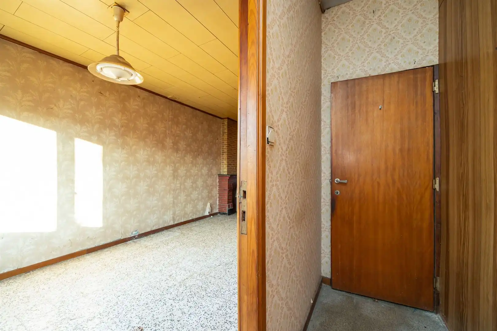 Te renoveren hoekwoning met uitbreidingspotentie foto 3
