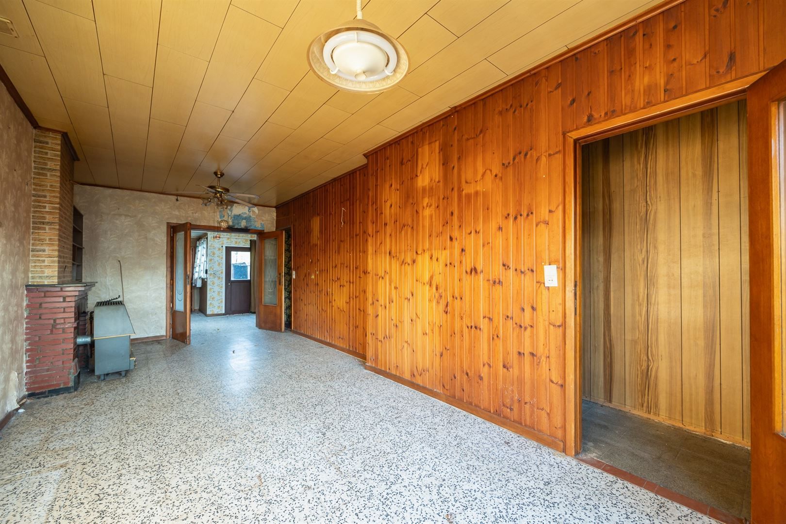 Te renoveren hoekwoning met uitbreidingspotentie foto 3