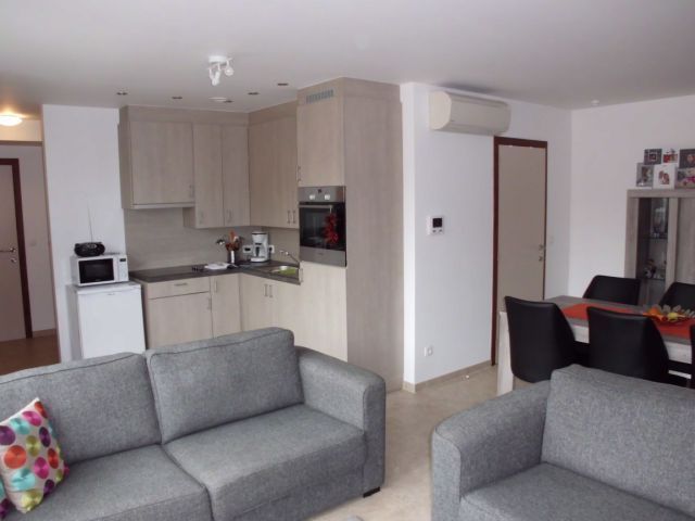 Recent appartement in hartje Oedelem foto 6