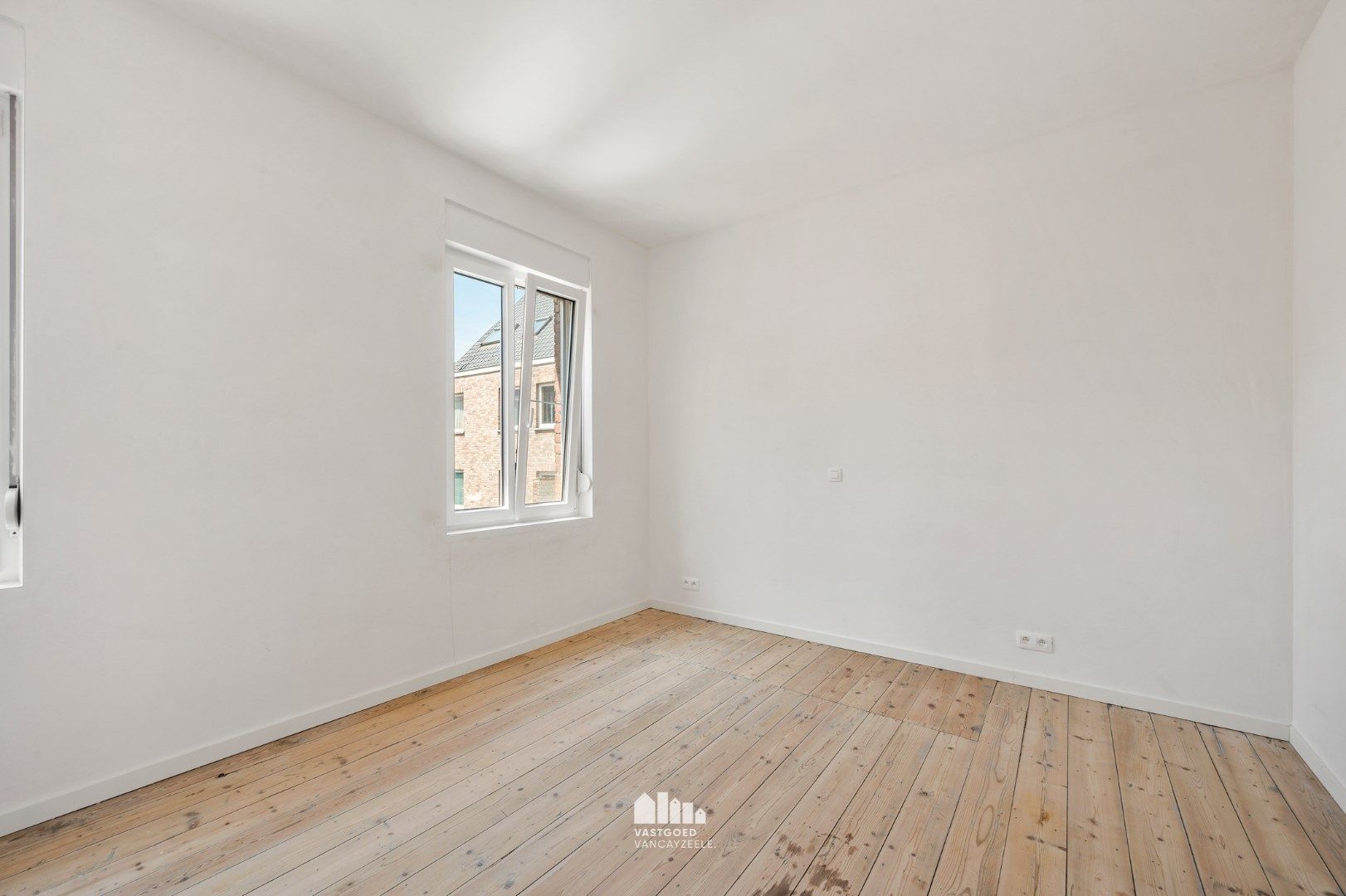 Volledig gerenoveerde herenwoning met grote koer op centrale ligging.  foto 17