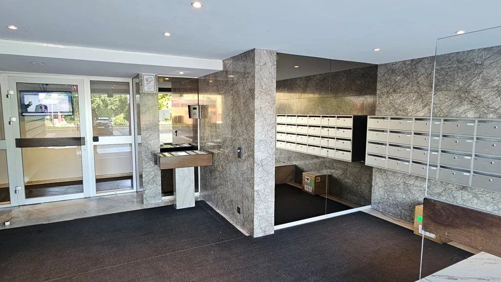 Instapklaar appartement met 2 + 1 slaapkamers en parkeerplaats voor de deur. foto 19