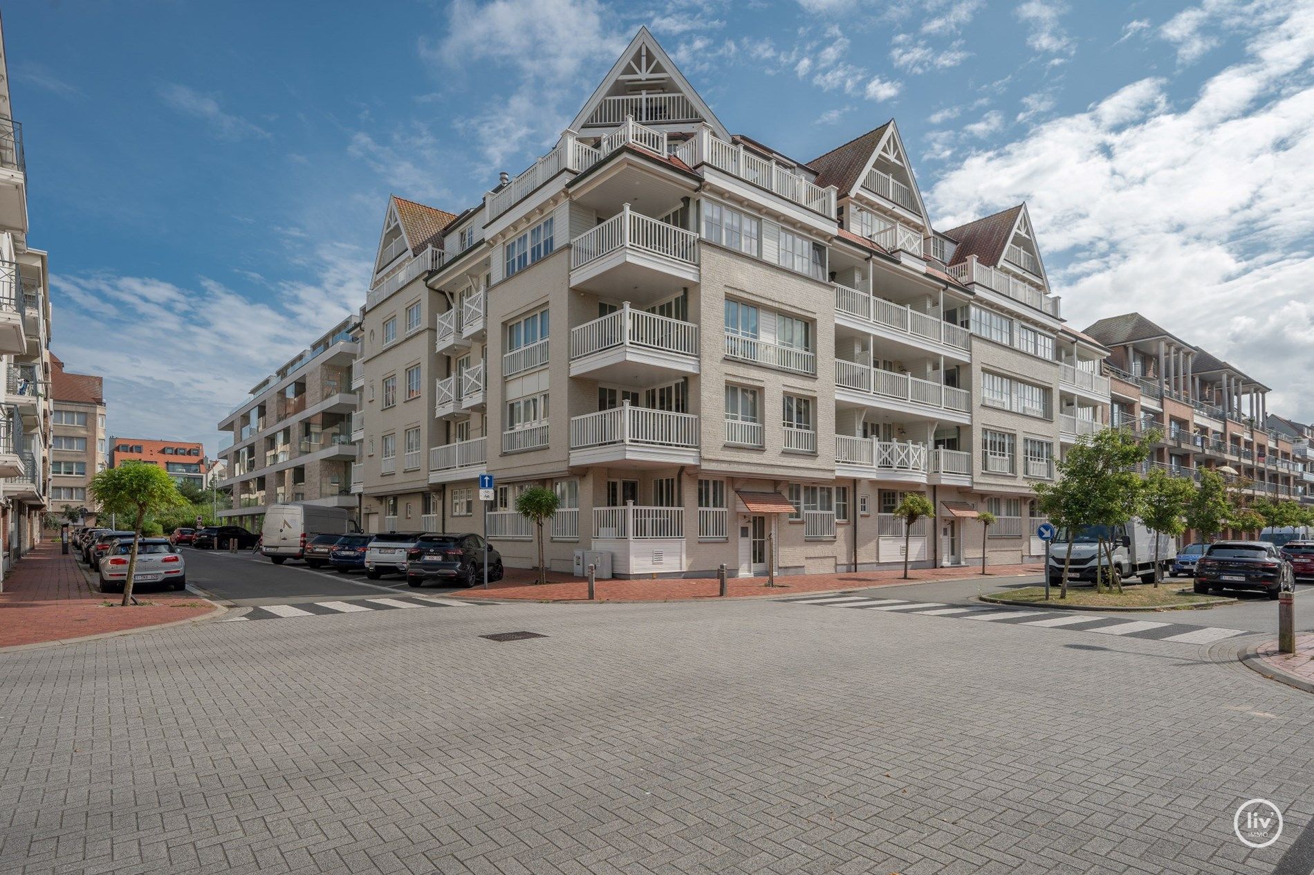 Ruim (160 m2) HOEKduplex met magnifieke open zichten op de Dumortierlaan te Knokke.  foto 3