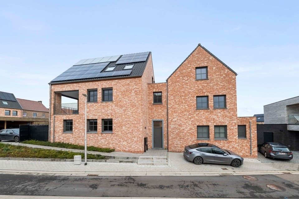 PRACHTIG NIEUWBOUWAPPARTEMENT MET 2 SLKS EN EEN STAANPLAATS IN HET LANDELIJKE HEERS foto 2