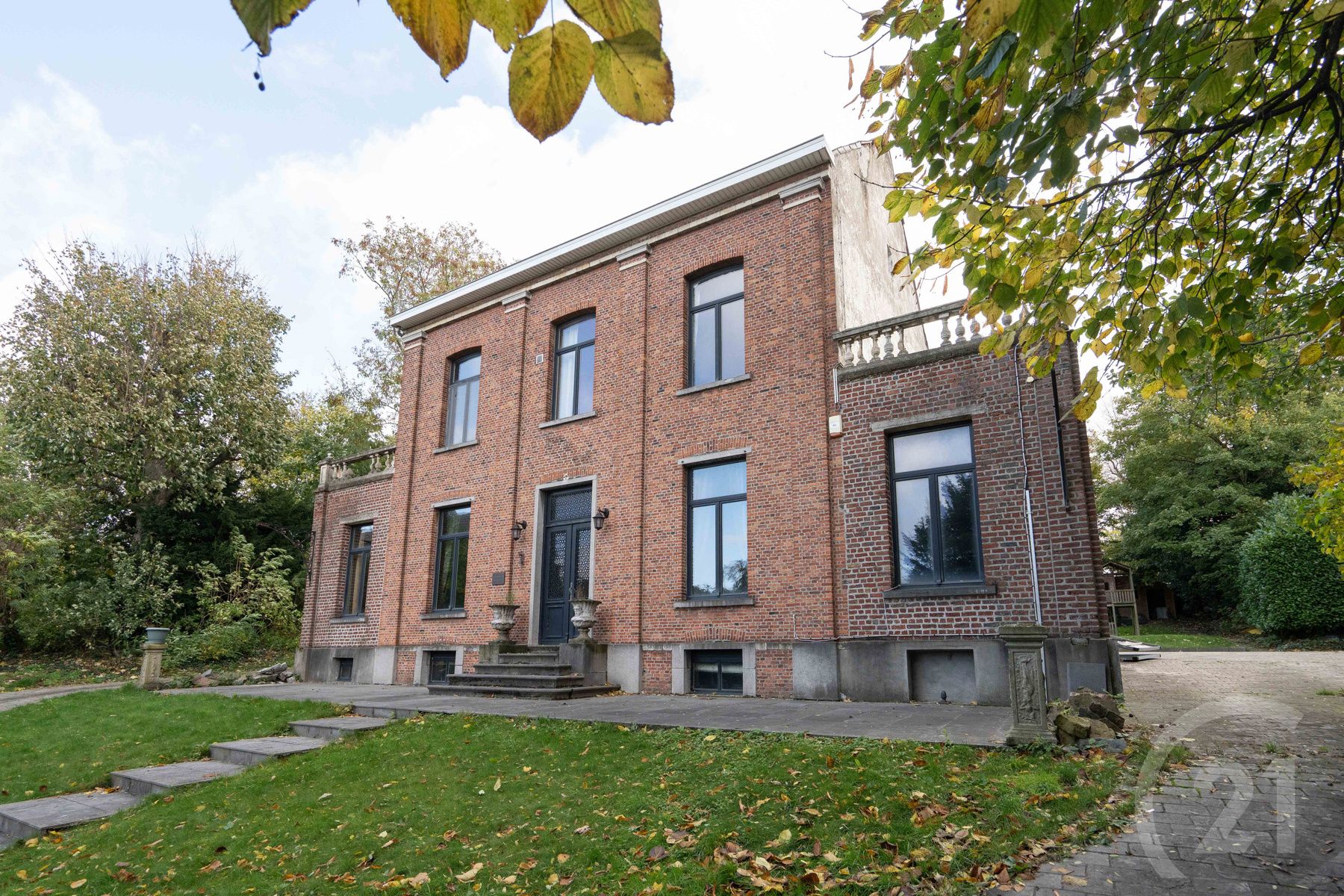 Elegante herenwoning met 6–7 slaapkamers foto 3