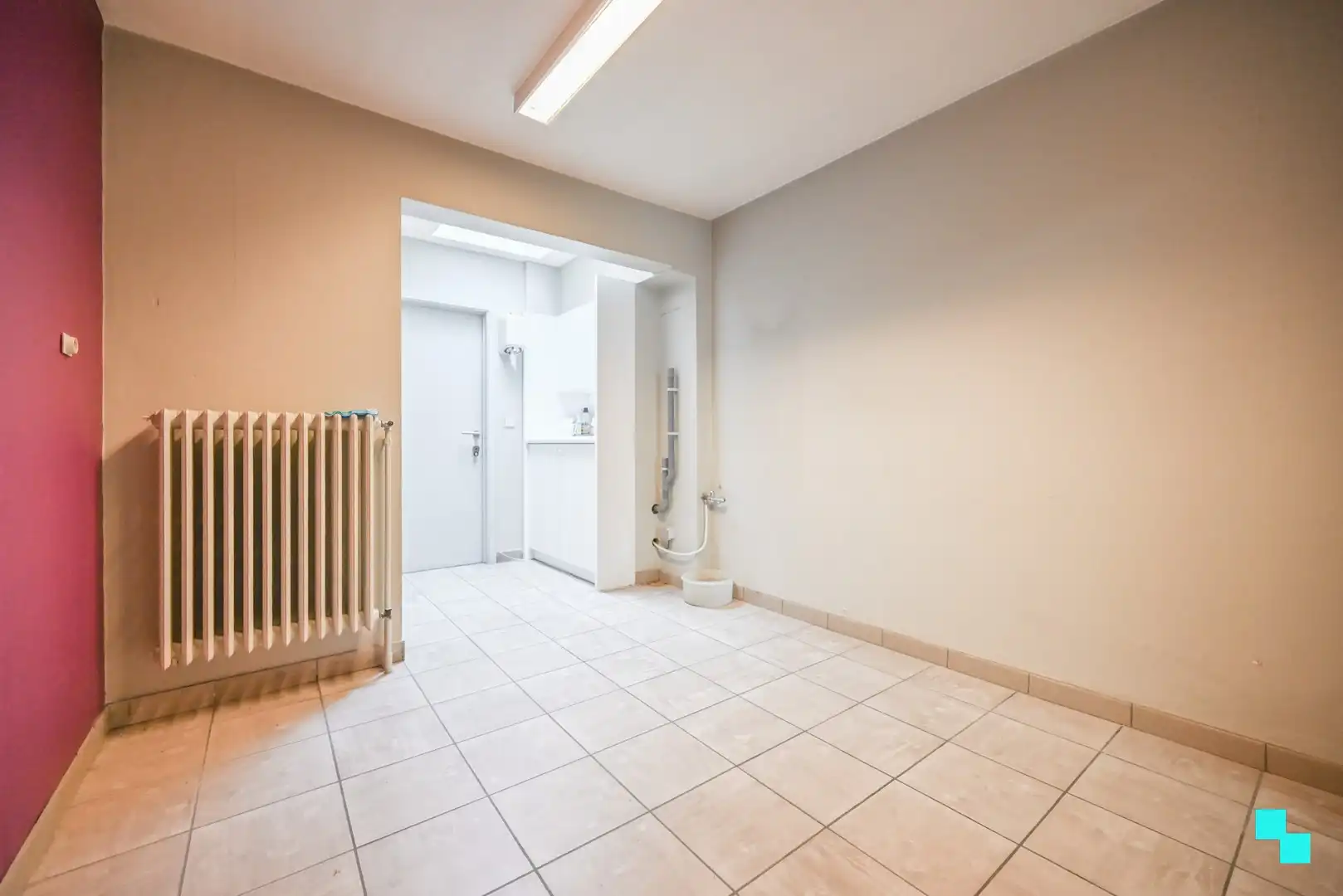 Ruime woning met polyvalente ruimte, garage en tal van mogelijkheden in Emelgem foto 5