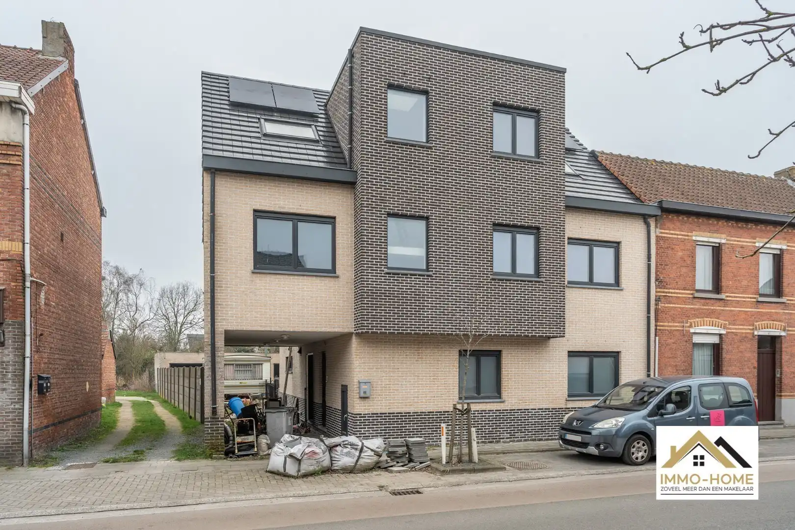 Nog drie af te werken woonunits en vier garages!  foto 2