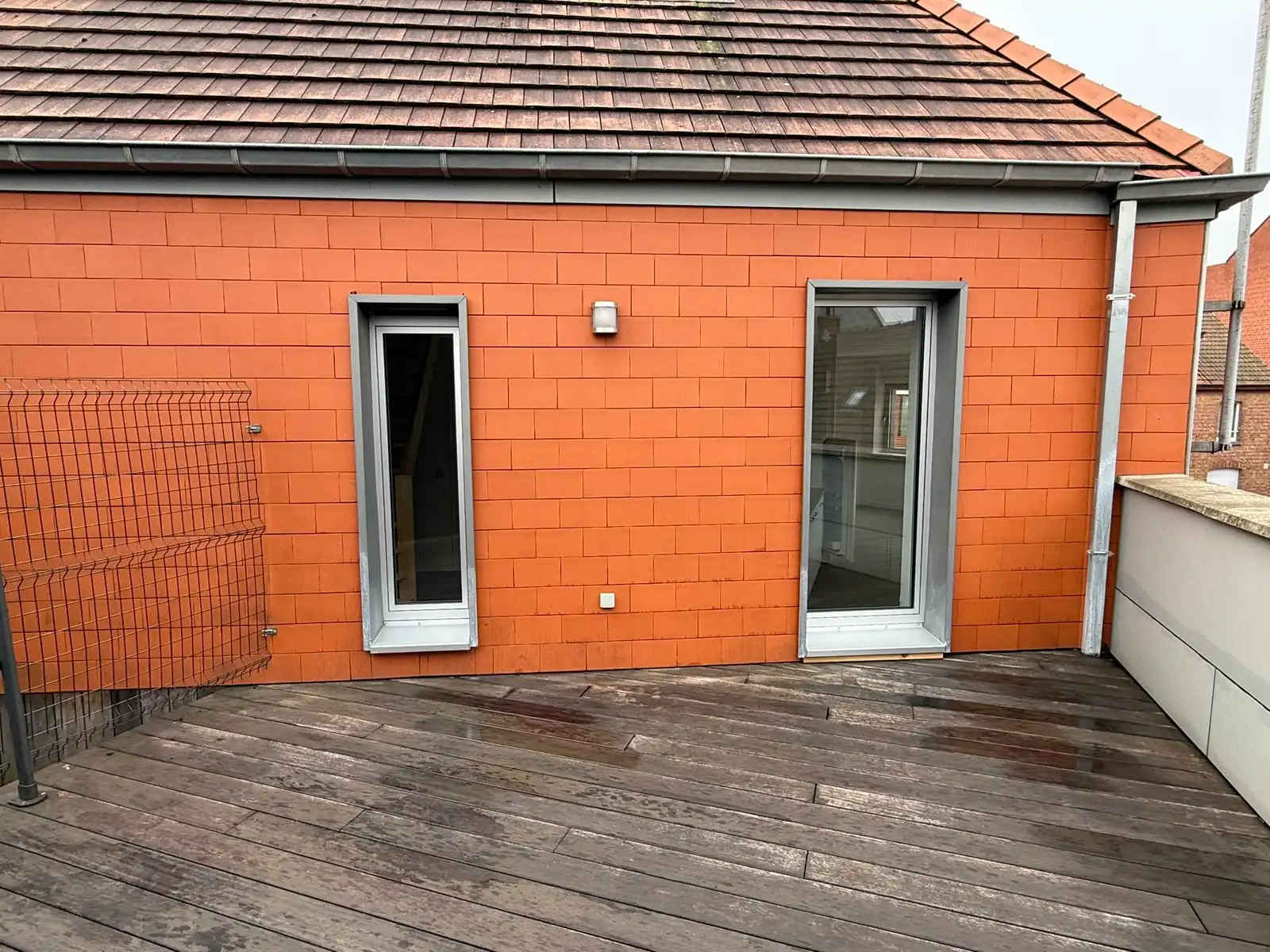 Volledig gerenoveerd, instapklaar duplex appartement met terras in het centrum van Tielt.  foto 17