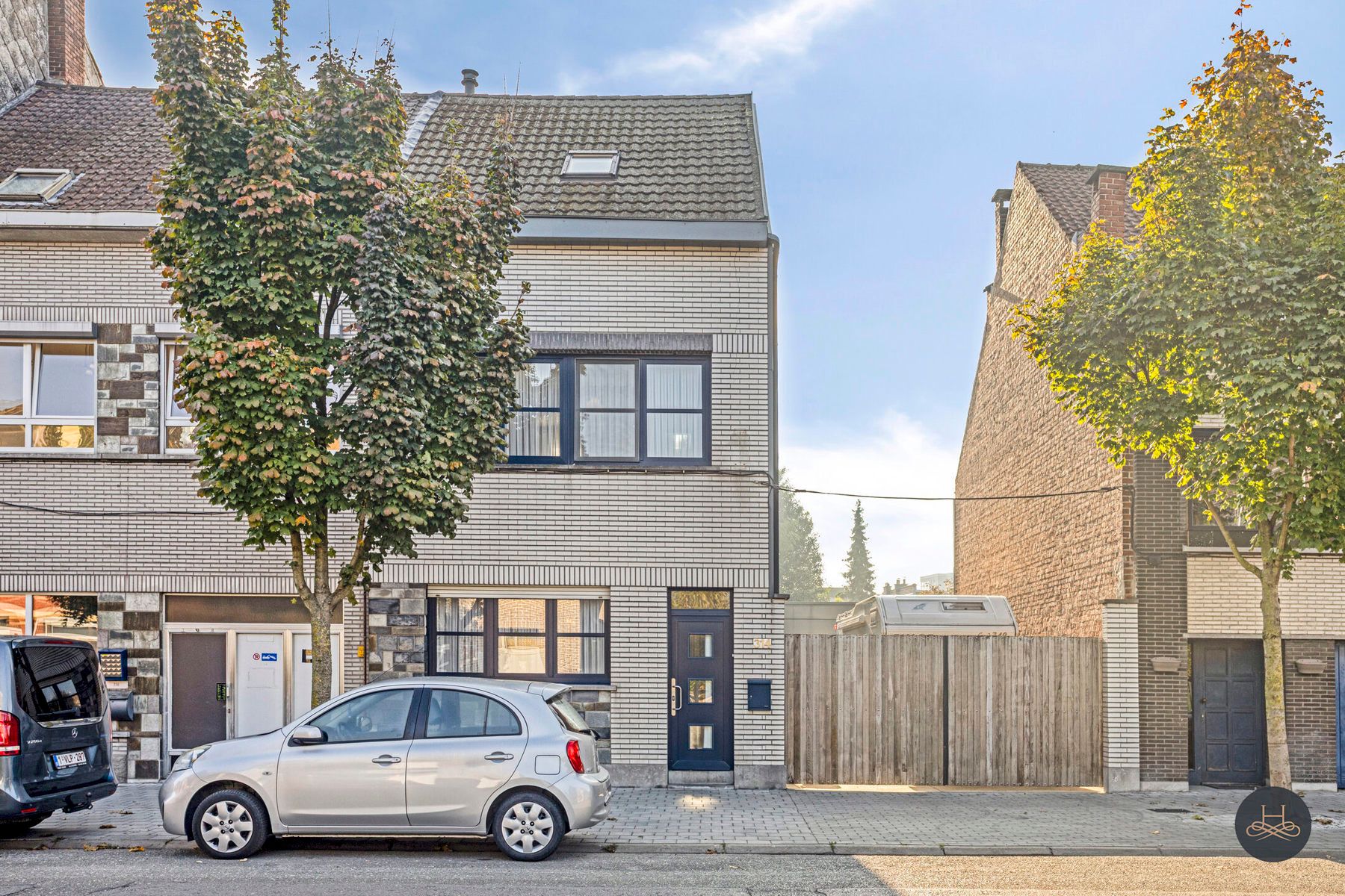 Karaktervolle gezinswoning met tuin en royale garage foto 2