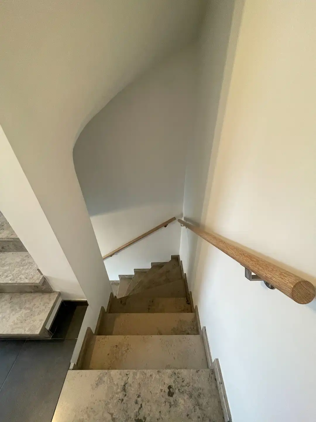 Verzorgde bel-etagewoning met 3 slpk, terras, patio  en garage nabij het centrum van As. foto 4