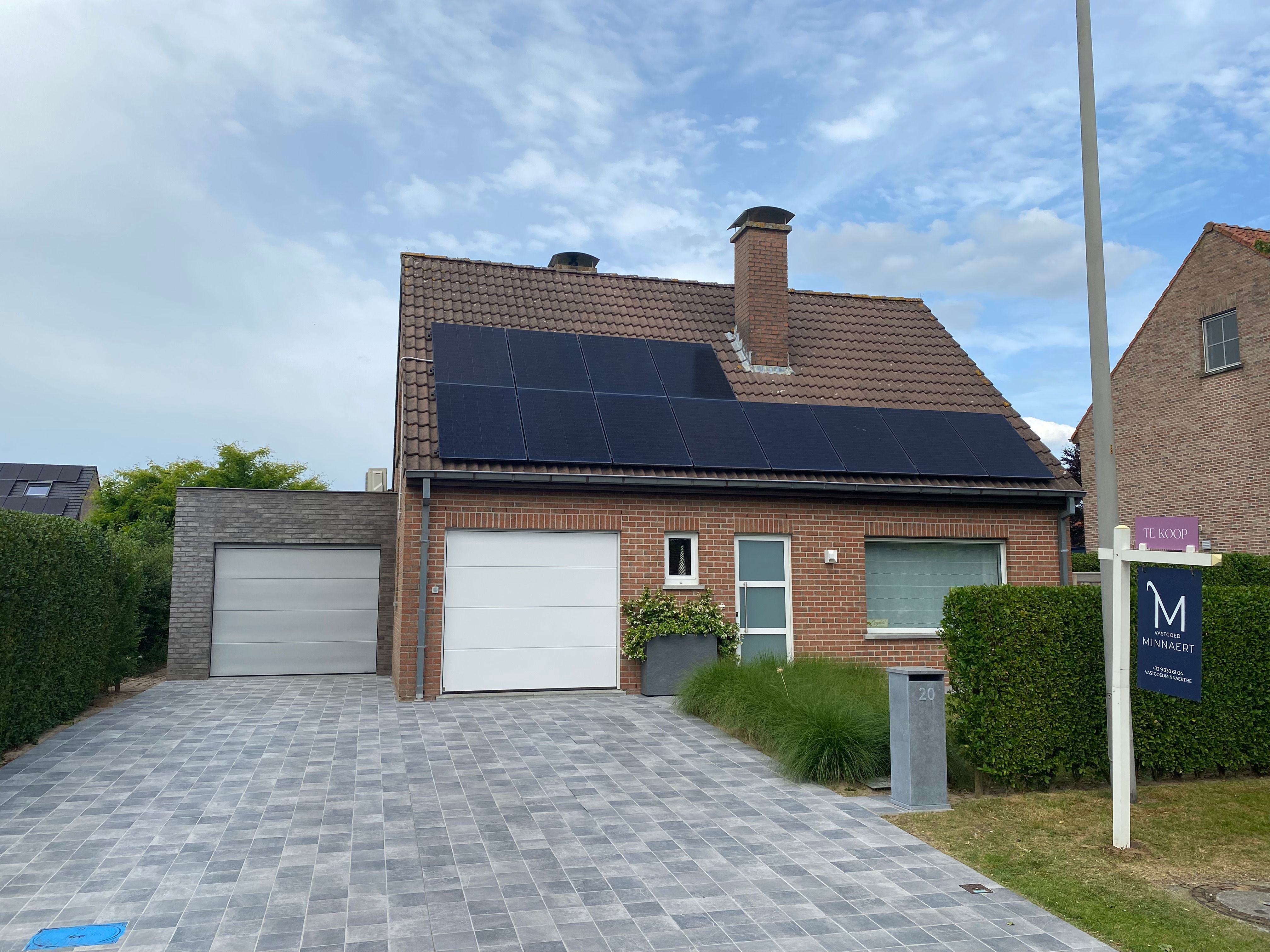 Instapklare gezinswoning met tuin op een toplocatie in Deinze foto {{pictureIndex}}