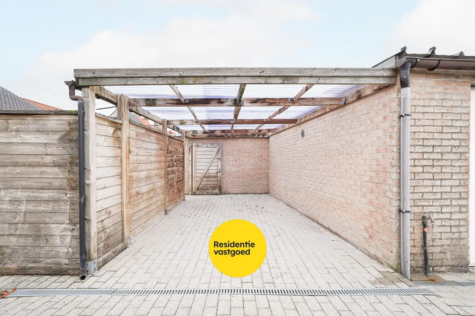 Gelijkvloers appartement inclusief garage, carport en staanplaats nabij het centrum van Ichtegem foto 13