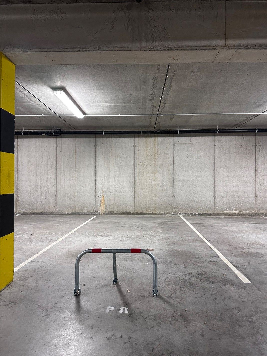 Ondergrondse parkeerplaats in centrum Gistel  foto {{pictureIndex}}