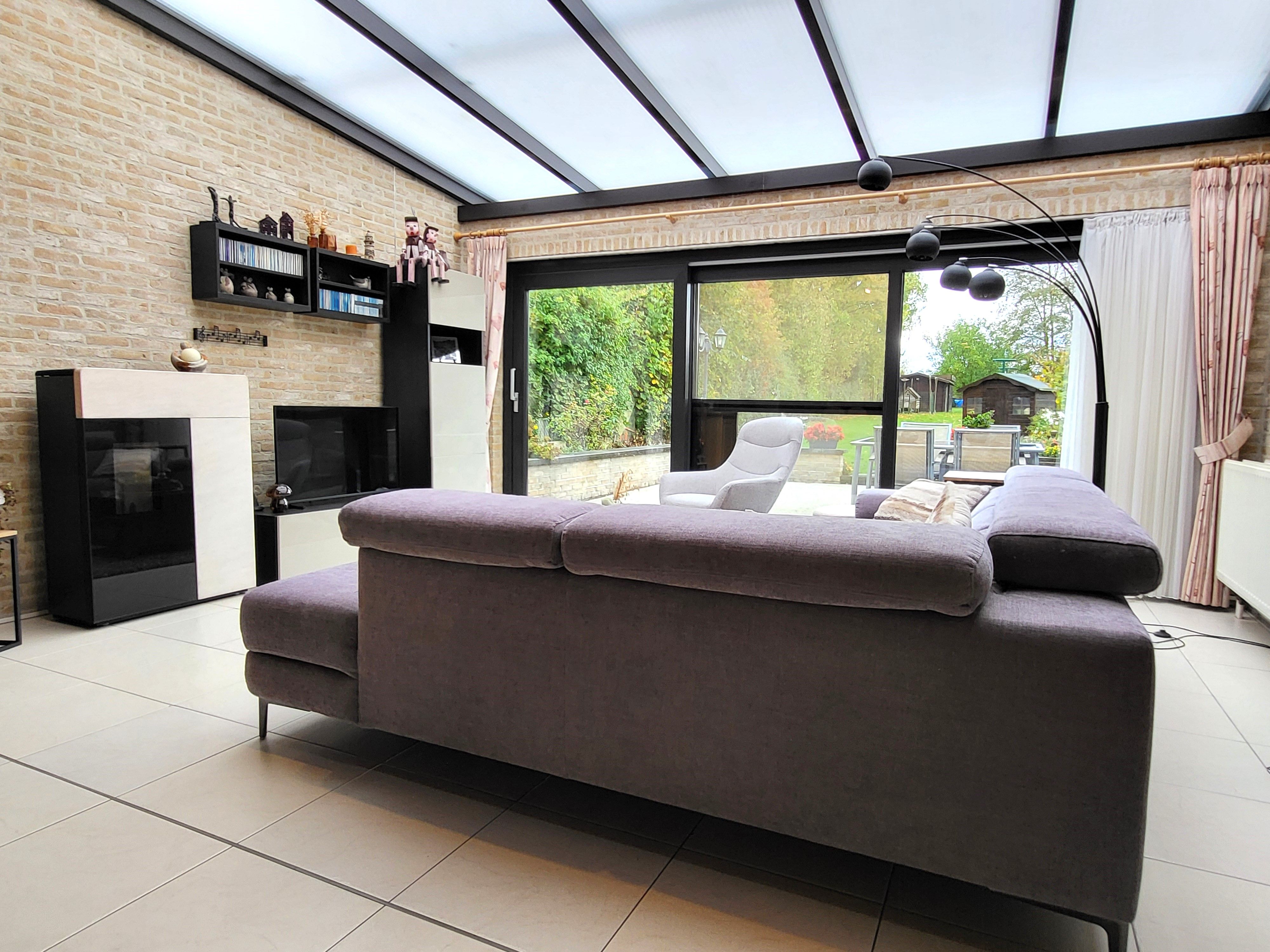 Charmante instapklare woning op 976m² met 3 slaapkamers, leefveranda en mooie grote tuin!  foto 8