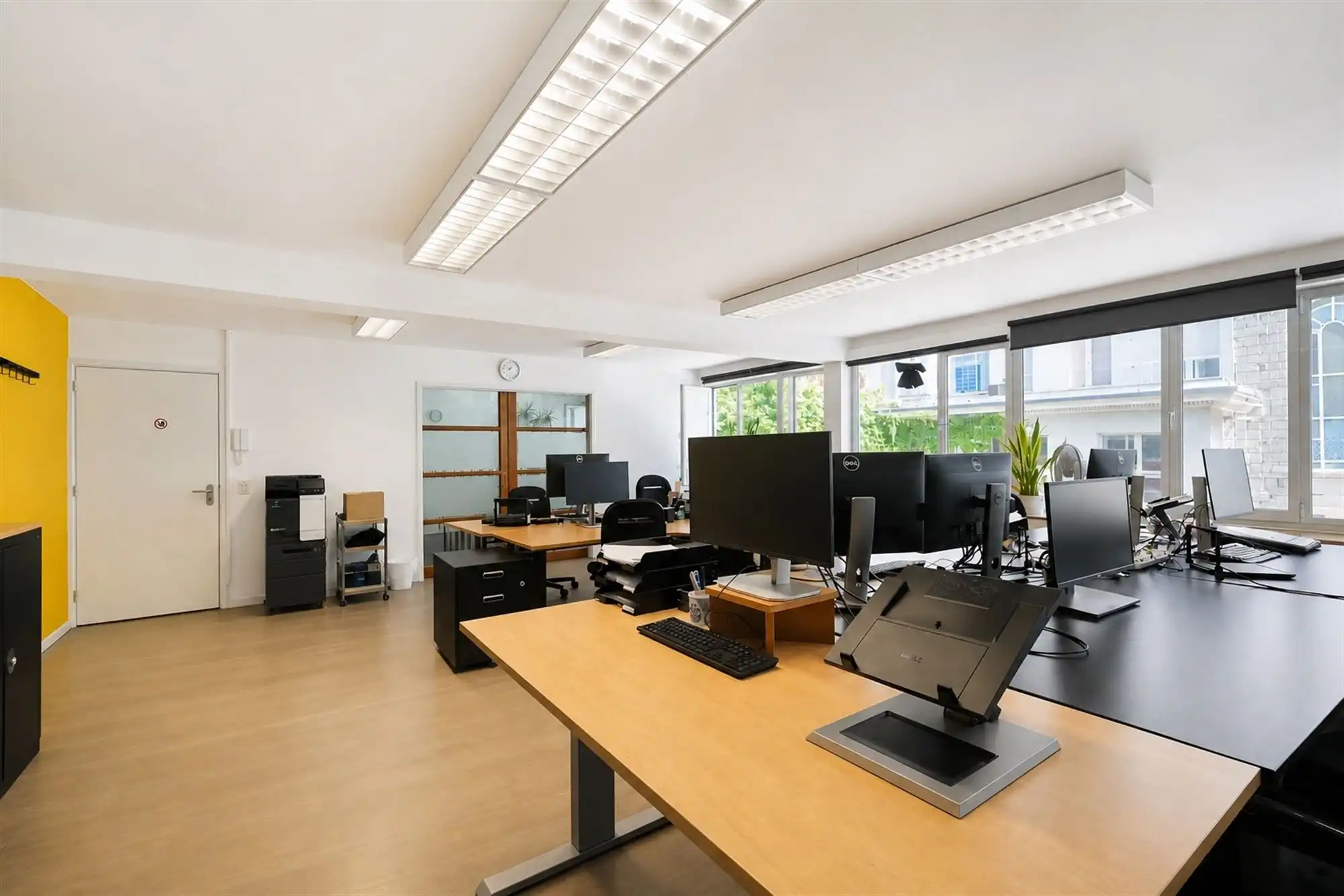 Lichtrijke kantoorruimten met archief - 293 m² over 2 identieke niveaus foto 4