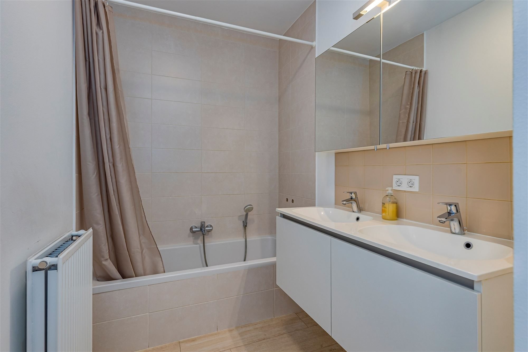 Recent 2 slaapkamer appartement met 2 terrassen foto 13