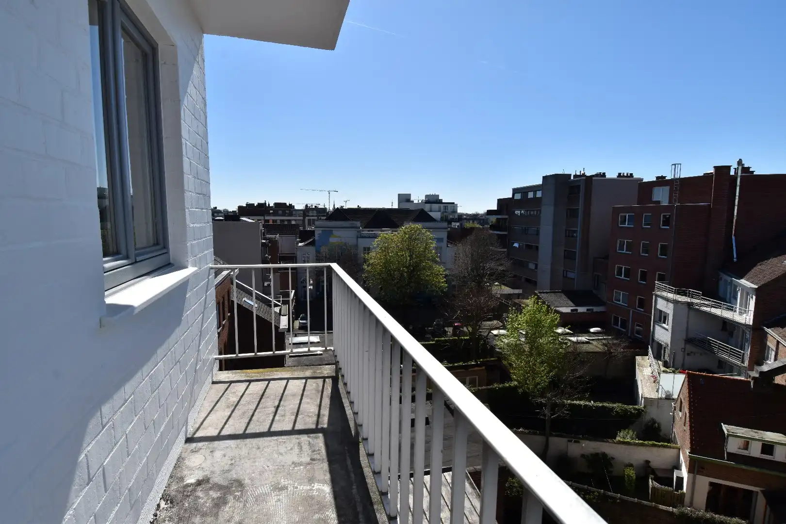 Gerenoveerd appartement met 2 slaapkamers en 2 terrassen foto 9