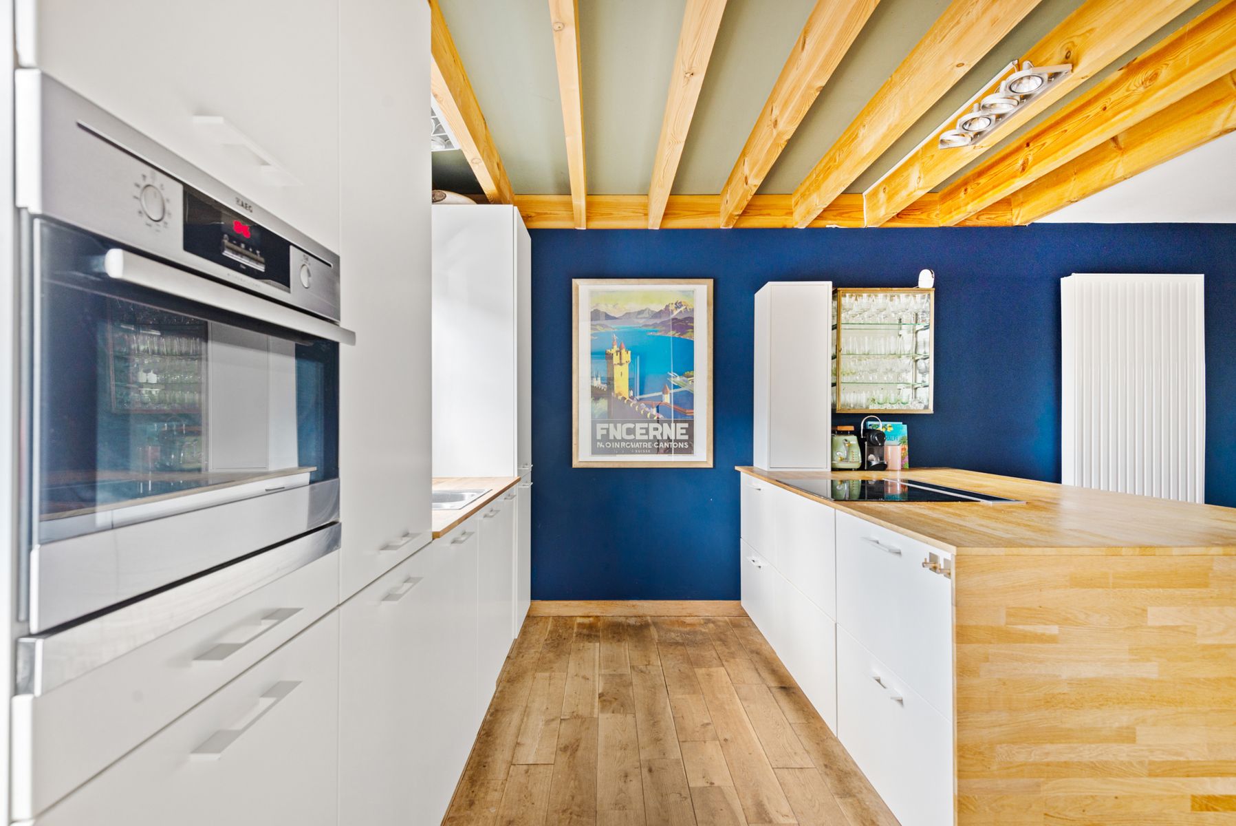 Handelsruimte met bovenliggend appartement in centrum foto 4