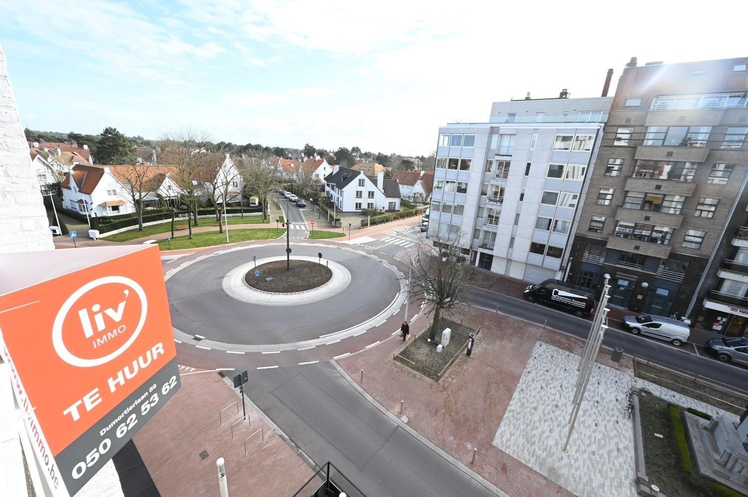 ONGEMEUBELD - NIEUW - Luxueus gerenoveerd appartement met 3 slaapkamers en met een OPEN ZICHT op het Burgemeester Frans Desmidtplein. foto 10