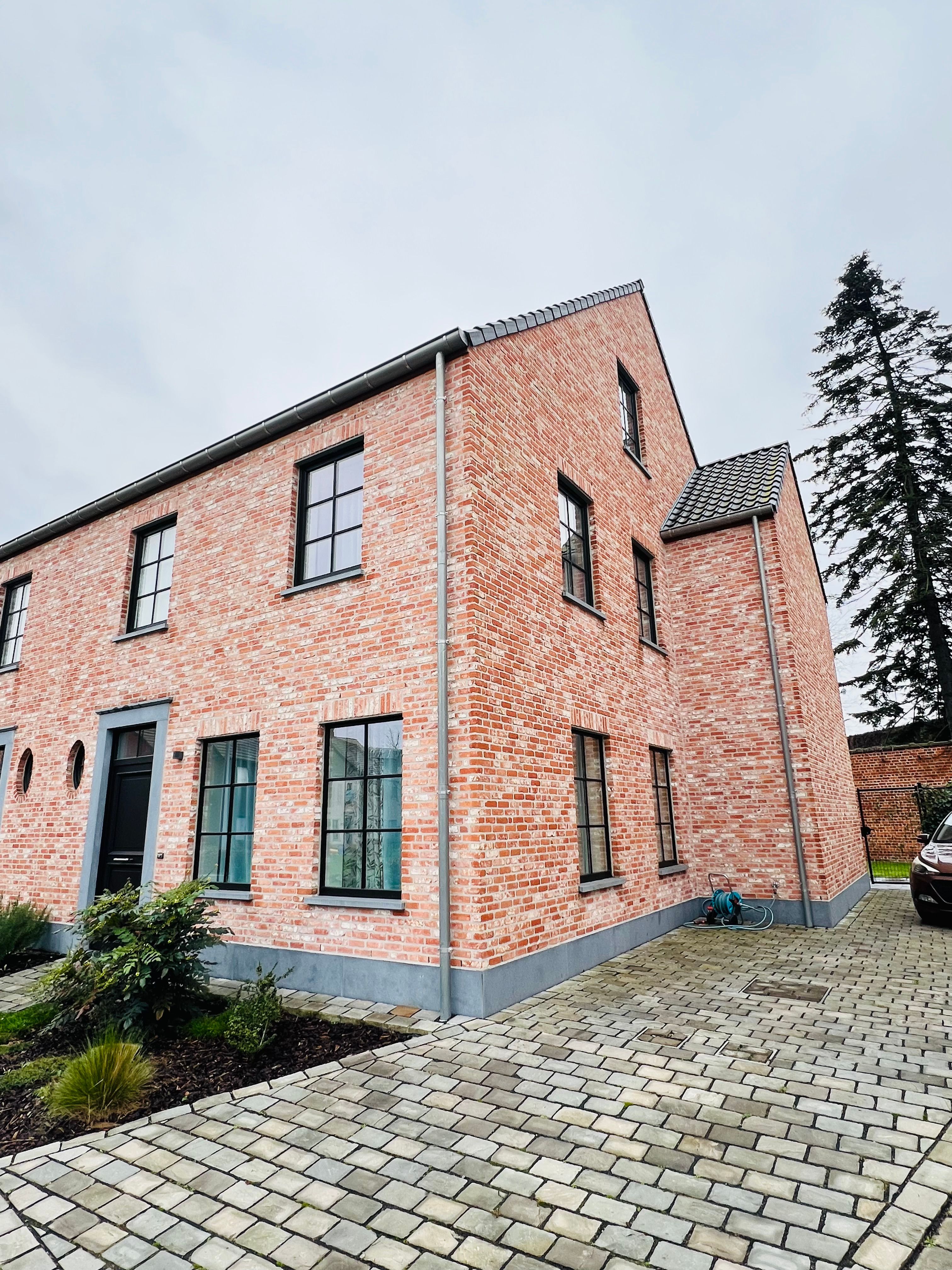 EENGEZINSWONING foto {{pictureIndex}}