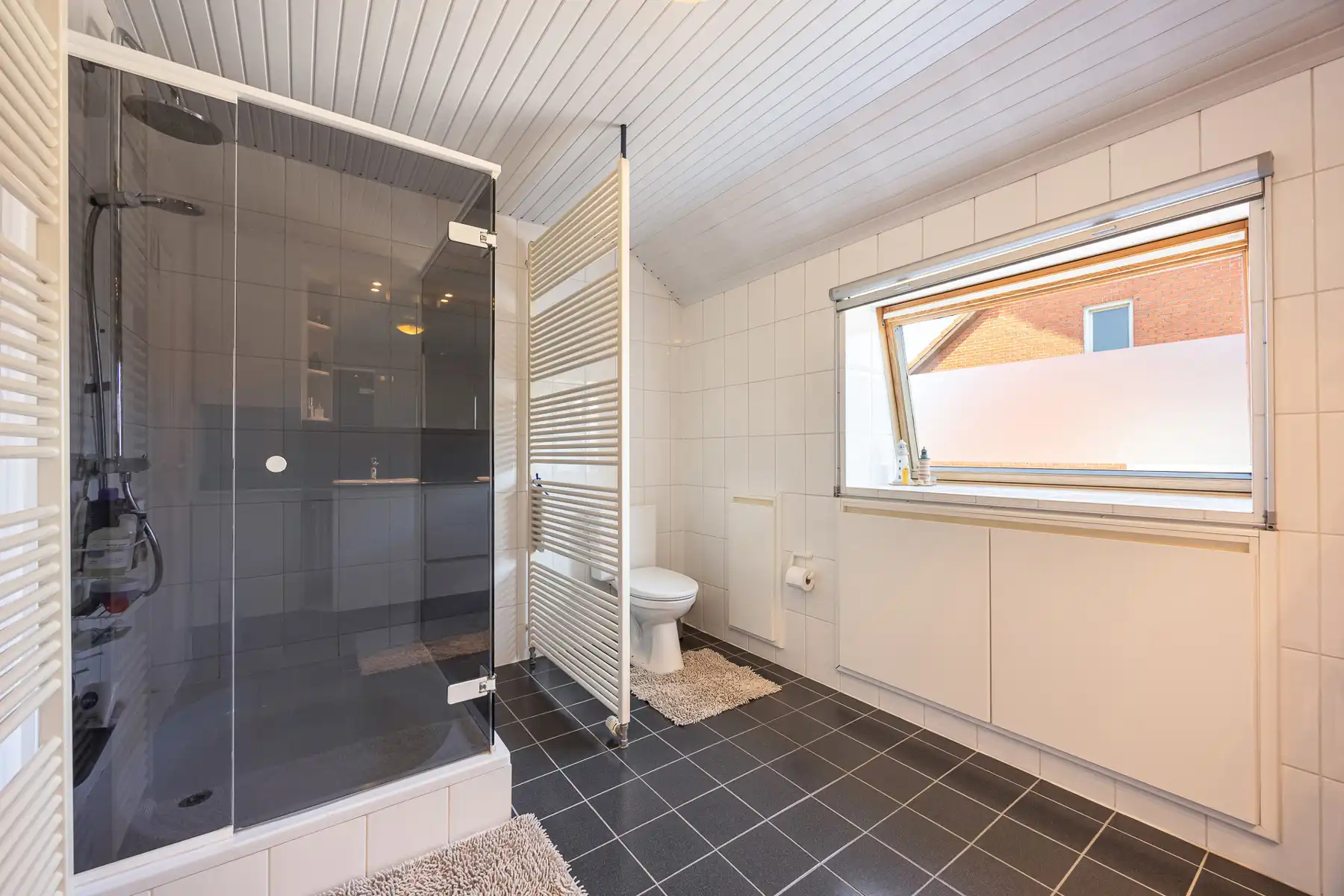 Ruime gezinswoning met rustige tuin en 4 slaapkamers. foto 18