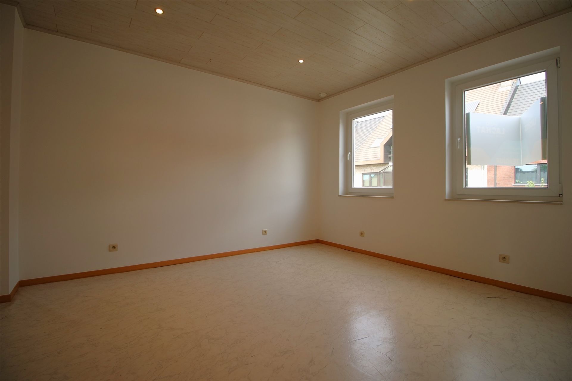 Woning met 4-5 slpk, tuin en garage foto 14