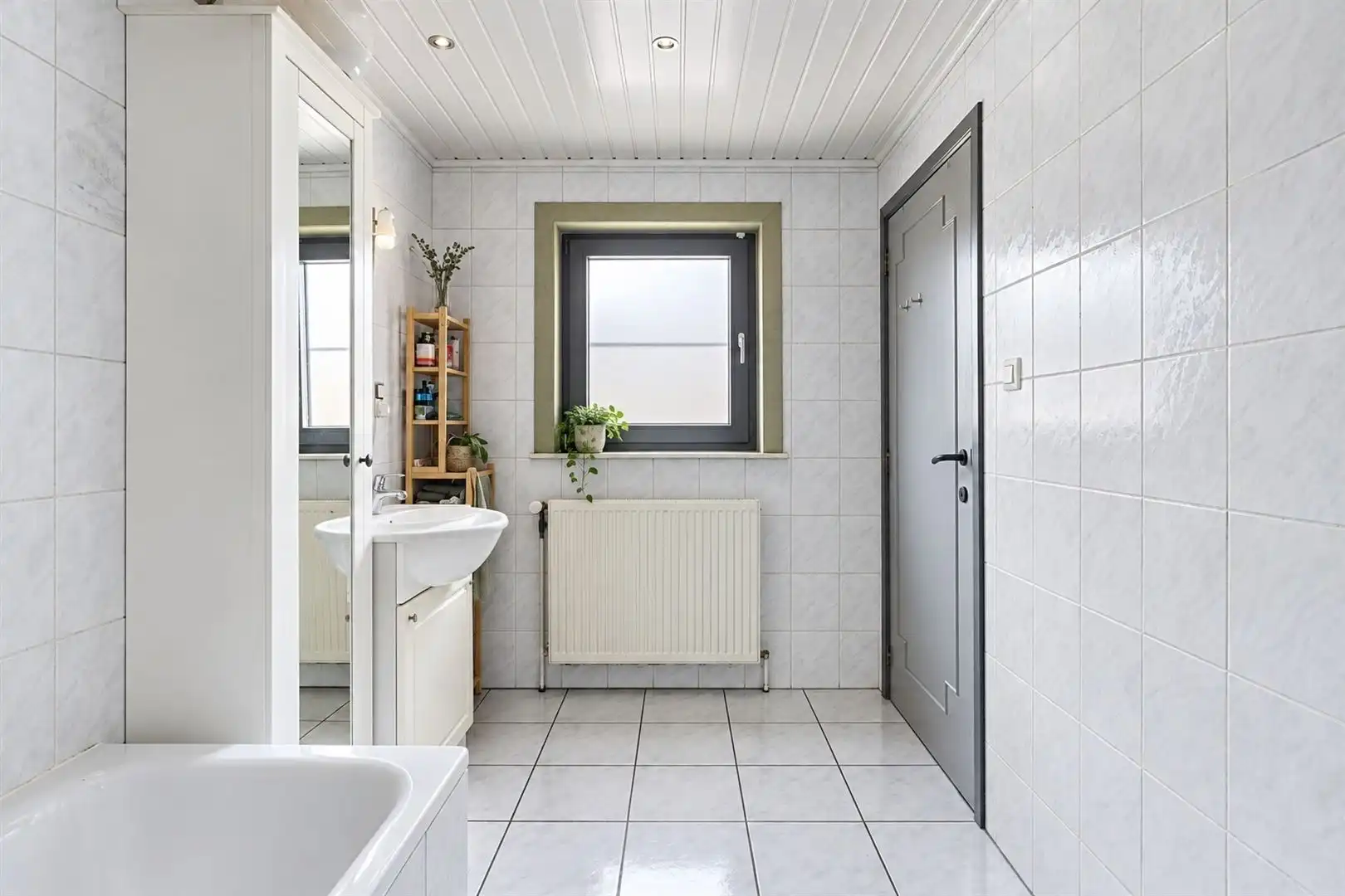 HOB met 3 slaapkamers, veel ruimte en licht, een dieplopende tuin en veel potentieel foto 15