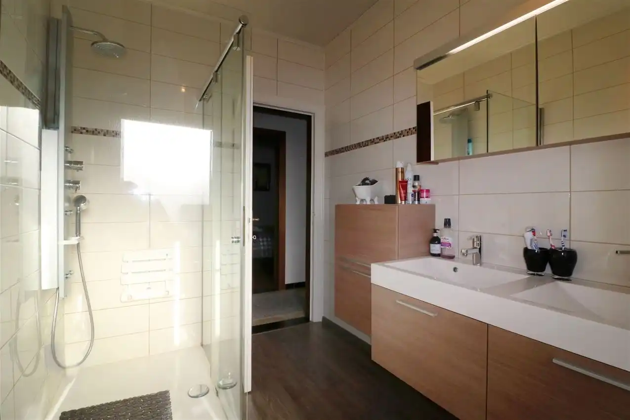 Rustig gelegen gelijkvloerse woning met drie slaapkamers foto 19