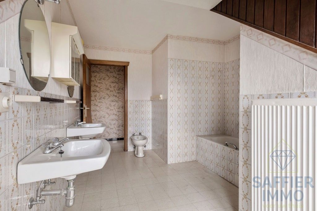 Ruime gezinswoning met zonnige tuin en 5 slaapkamers in hartje Izegem foto 31