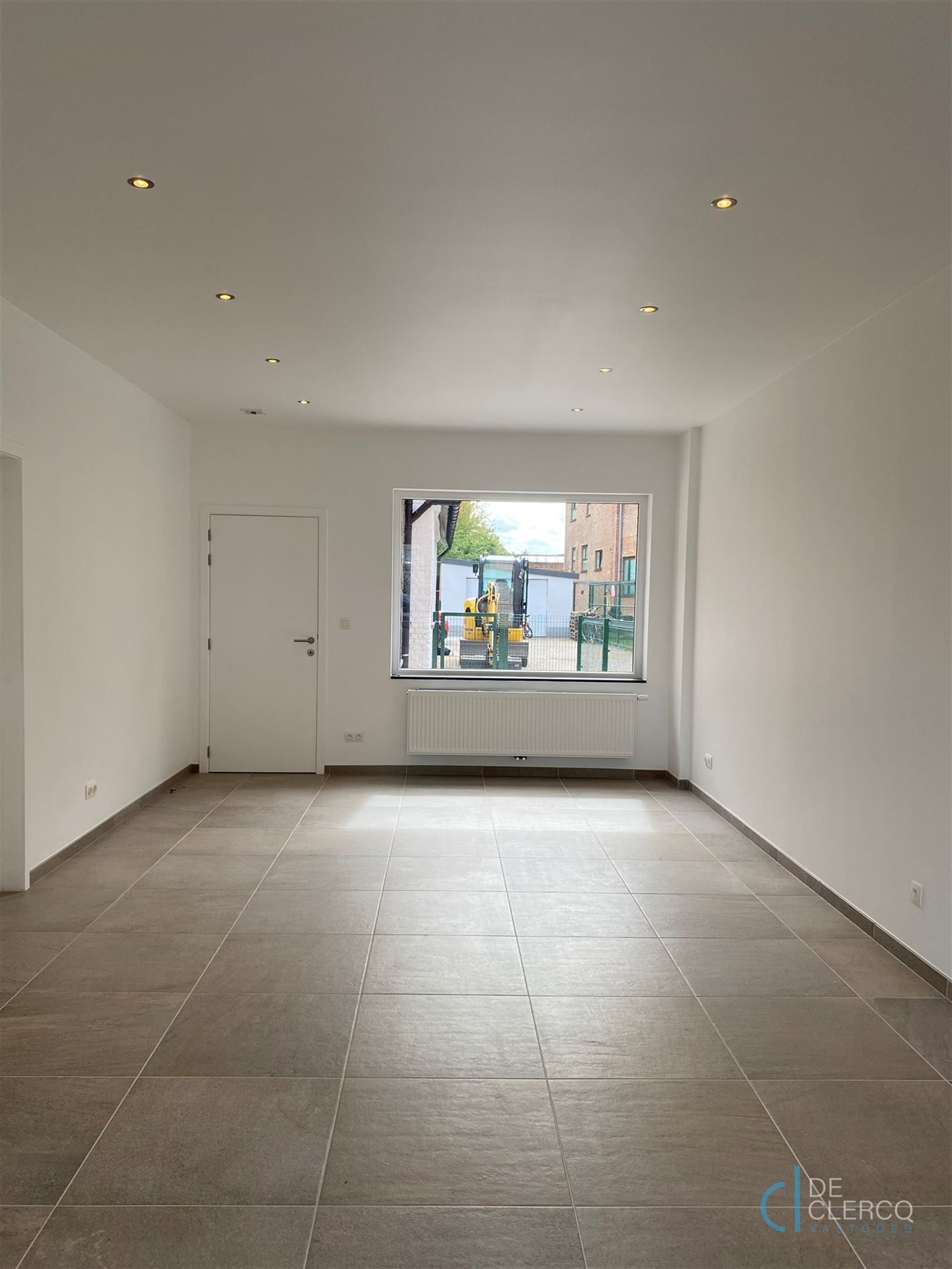 Modern gerenoveerde woning met tuin én garage in Lochristi!  foto 3